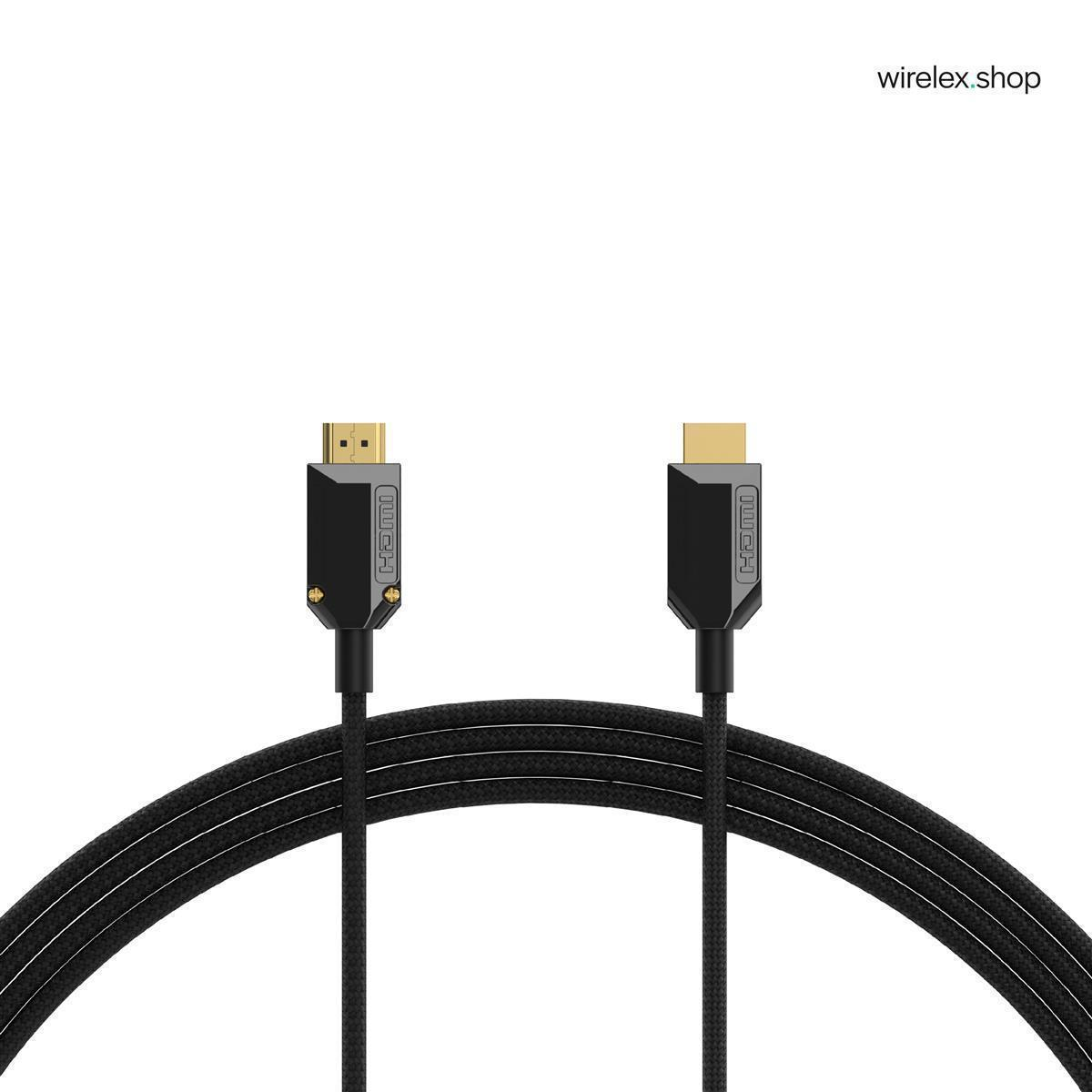 Zwei schwarze HDMI-Kabel mit goldenen Steckern auf weißem Hintergrund.