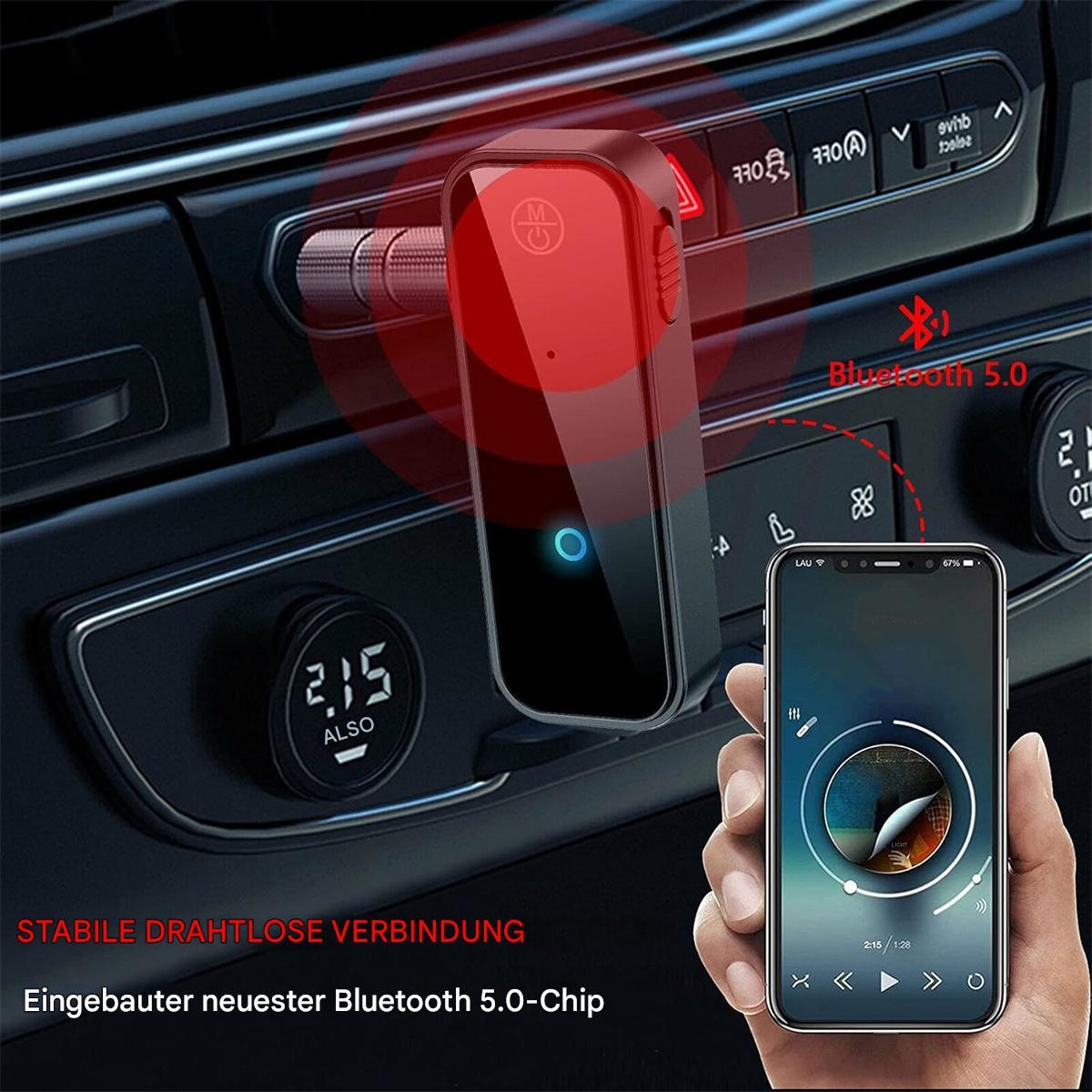 Ein schwarzer Bluetooth-Empfänger im Armaturenbrett eines Autos und ein Smartphone rechts.