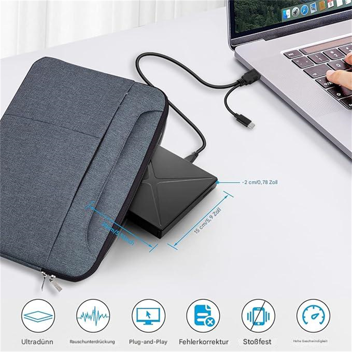 Ein Laptop, der mit einer Festplatte in einem grauen Gehäuse verbunden ist. Text: 15 cm/5.9 Zoll, -2 cm/0.78 Zoll. Symbole unten.