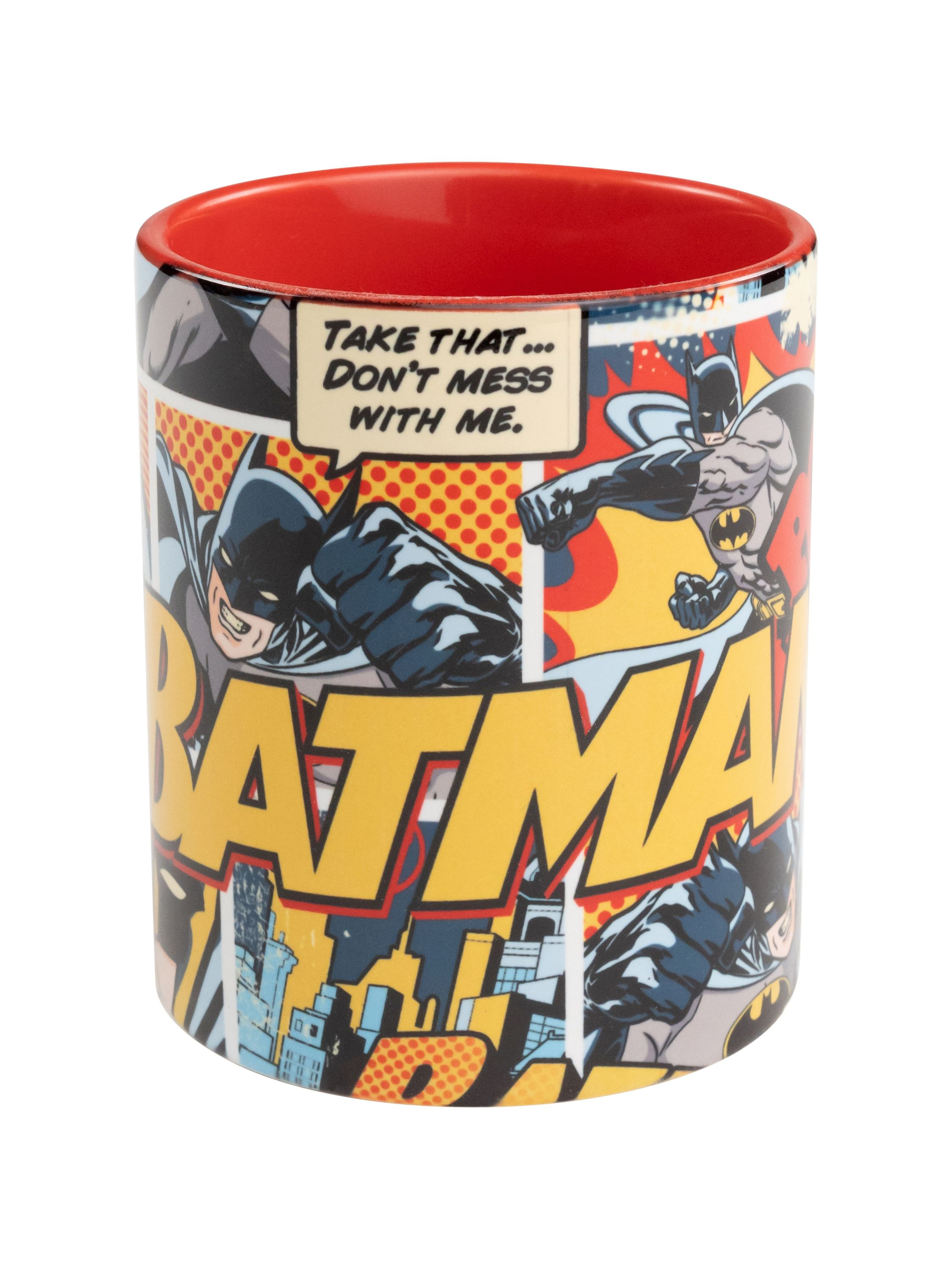 Batman-Comic-Tasse mit ikonischen Bildern und Text, rotem Innenraum, weißem Hintergrund, Seitenansicht.