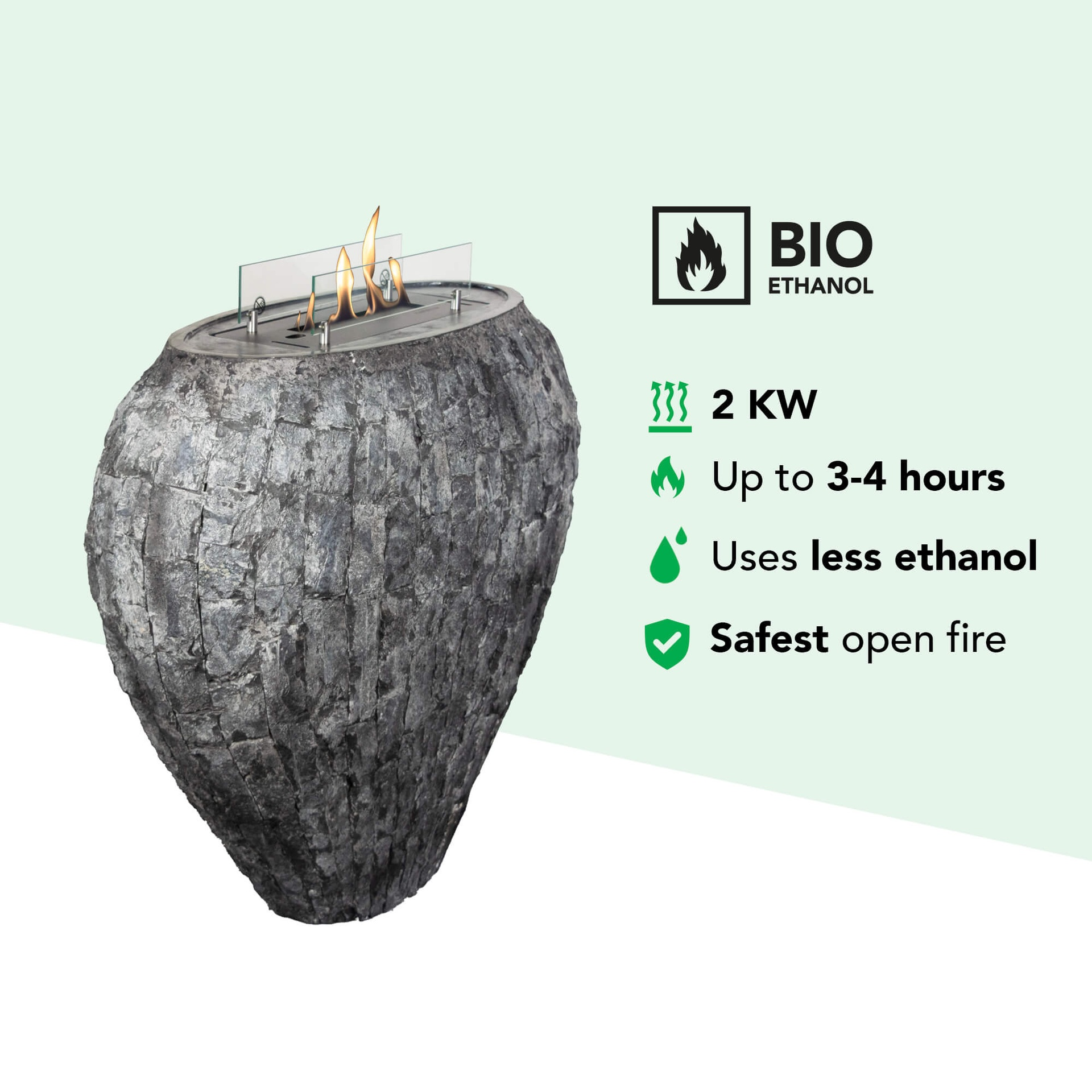 Een bio-ethanol haard met vlammen, grijze stenen basis en een groene achtergrond met tekst over het product.