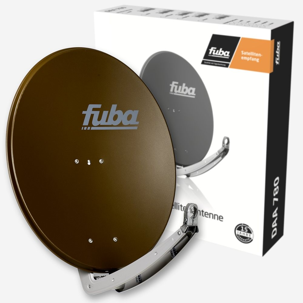 Eine braune Satellitenschüssel und eine Box mit der Marke 'fuba'. Die Schüssel befindet sich auf hellem Hintergrund.