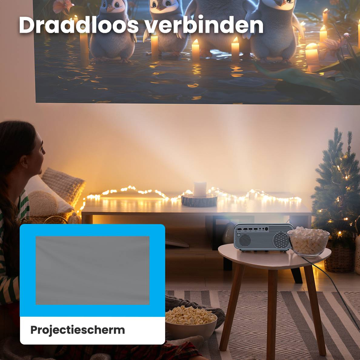 Eine Frau sieht sich einen Film an, der auf eine Wand projiziert wird. Popcorn auf einem Beistelltisch.