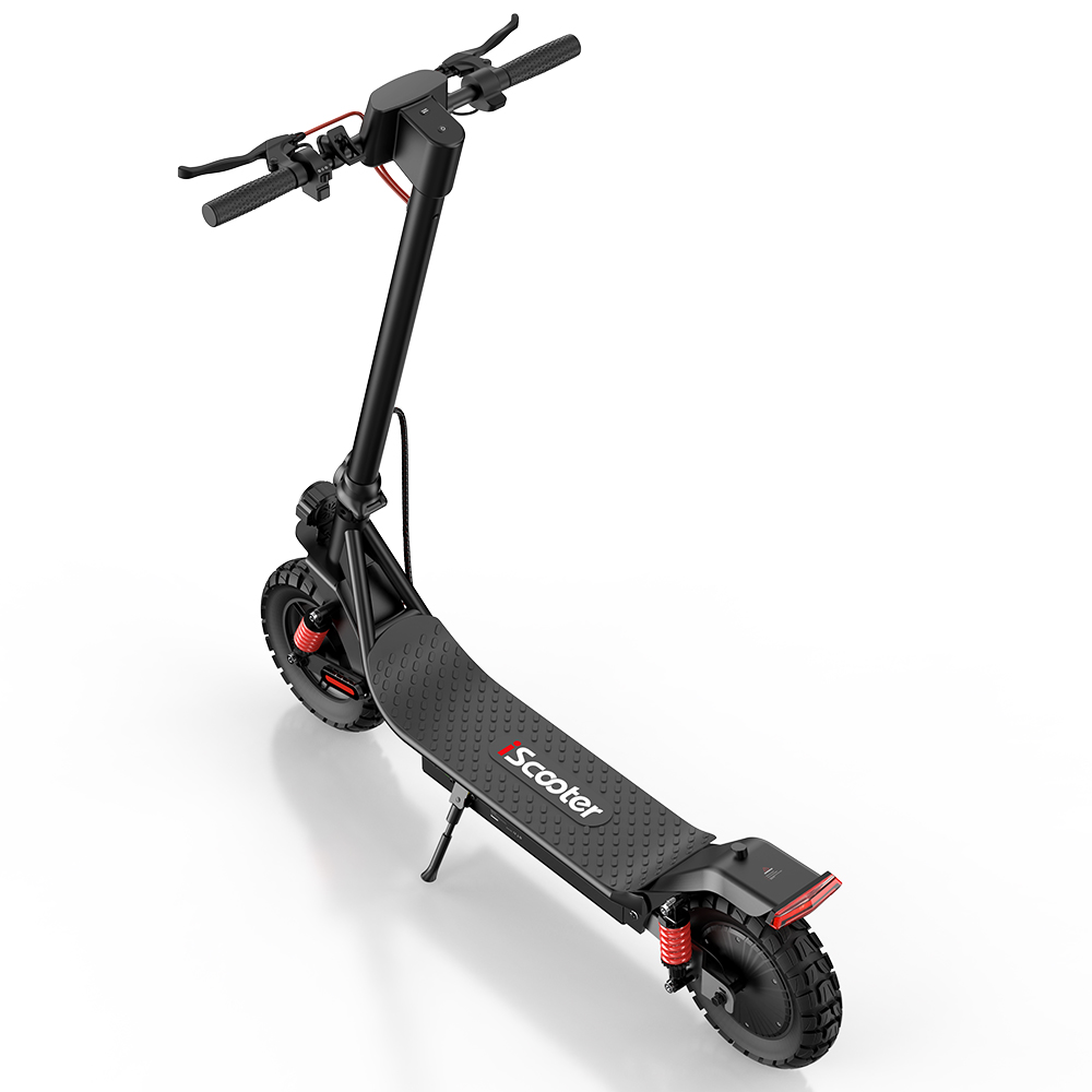 Scooter nero con dettagli rossi. Ha un pianale nero e sospensioni rosse.