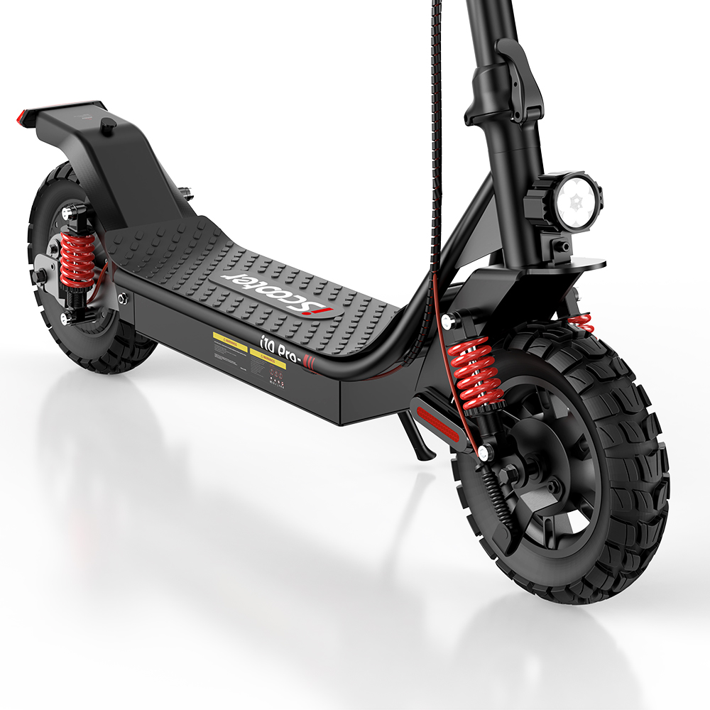 Scooter elettrico nero. Sospensioni rosse, faro e ruota nera, su sfondo bianco.