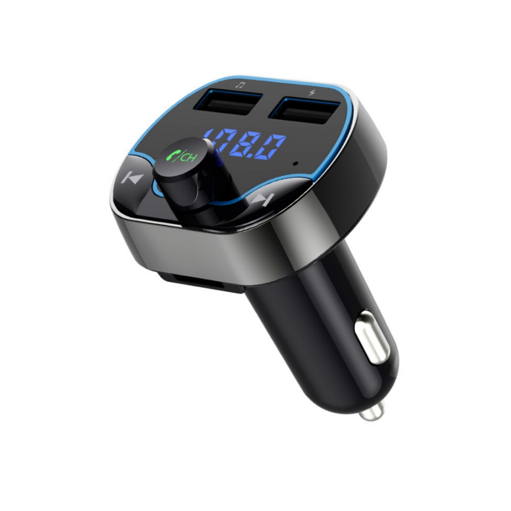 Ein schwarzes Autoladegerät mit zwei USB-Anschlüssen und einer blauen Anzeige mit 97.0.