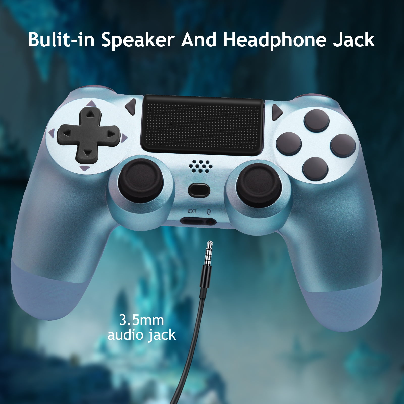 Blau getönter Gamecontroller mit Text: Built-in Speaker And Headphone Jack. Ein 3,5-mm-Audioanschluss ist eingesteckt.
