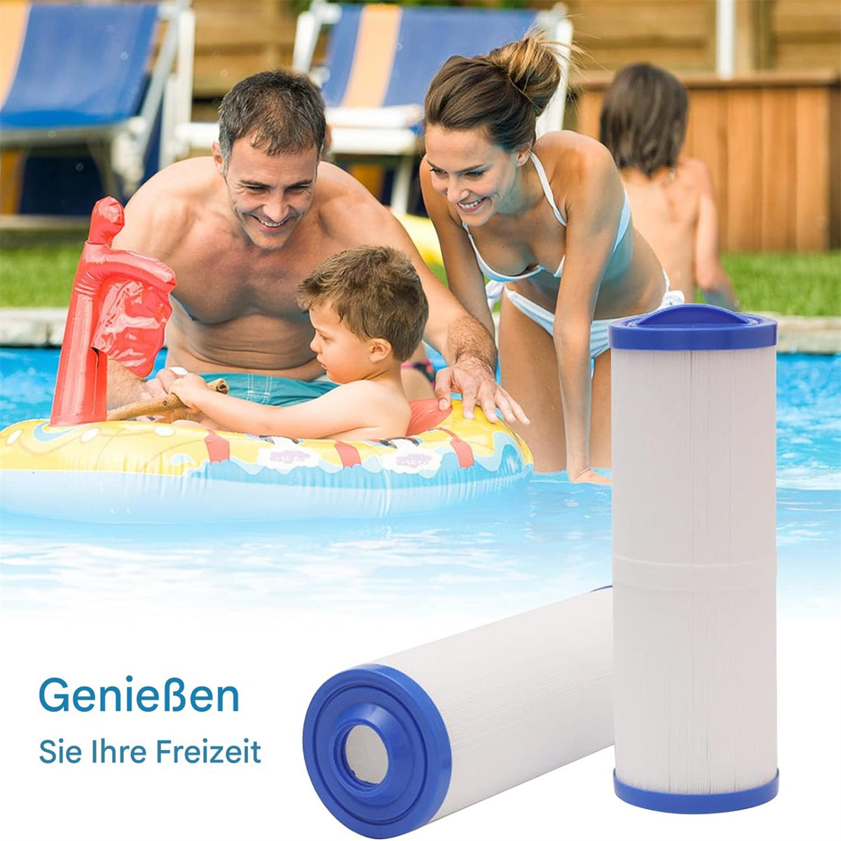 Familie im Pool mit Filterpatronen. Text: Genieße deine Freizeit. Blaues Wasser, sonniger Tag.