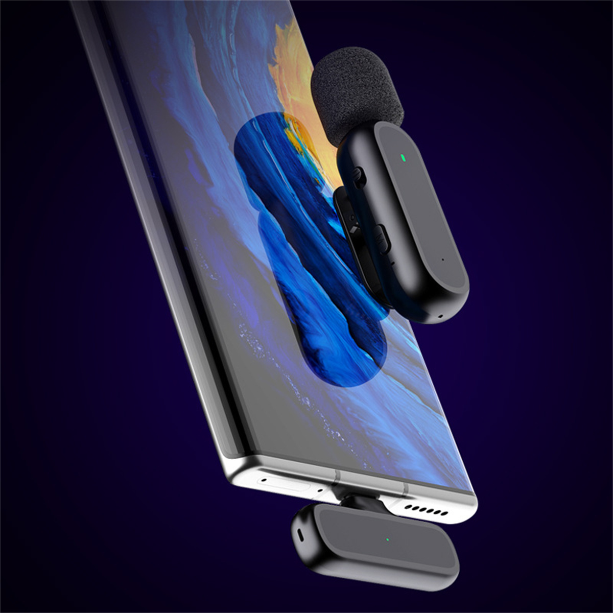 Ein Mikrofon, das an einem Telefon befestigt ist. Es ist schwarz, und das Telefon zeigt einen blauen Bildschirm.