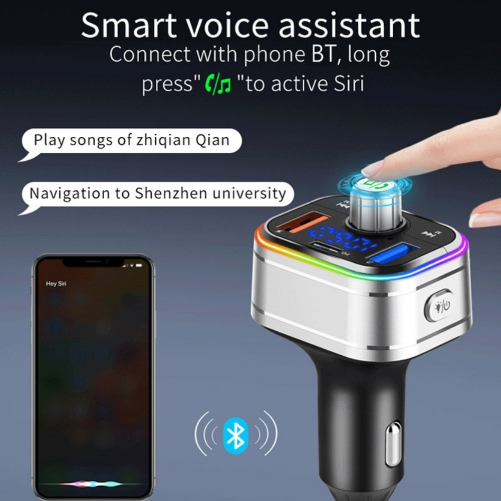 Auto-Gadget: ein Telefon und ein Gerät mit USB-Anschlüssen und einem Display. Es wird für den intelligenten Sprachassistenten verwendet.