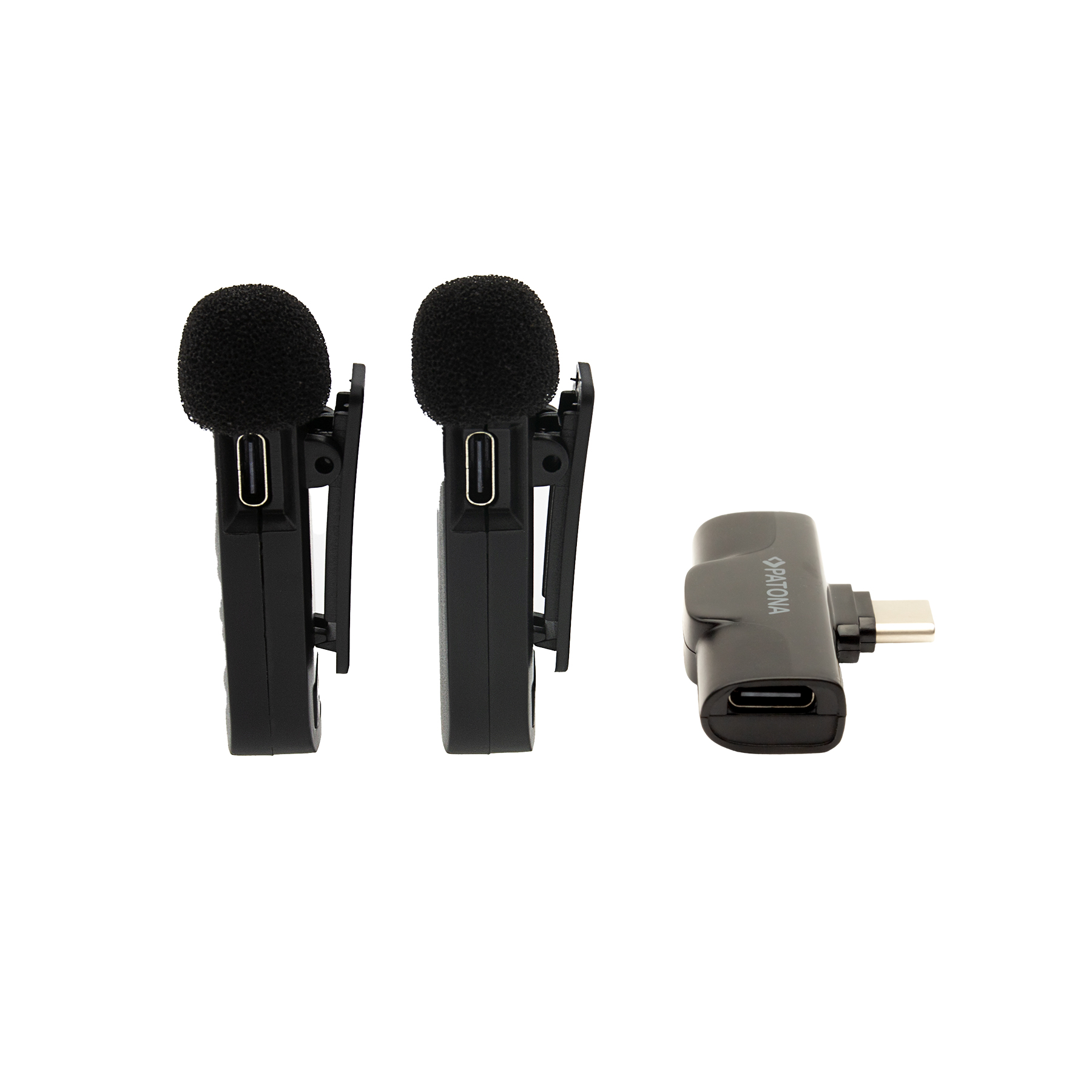 Deux micros sans fil noirs et un connecteur. Ils ont un clip et un boîtier noir.