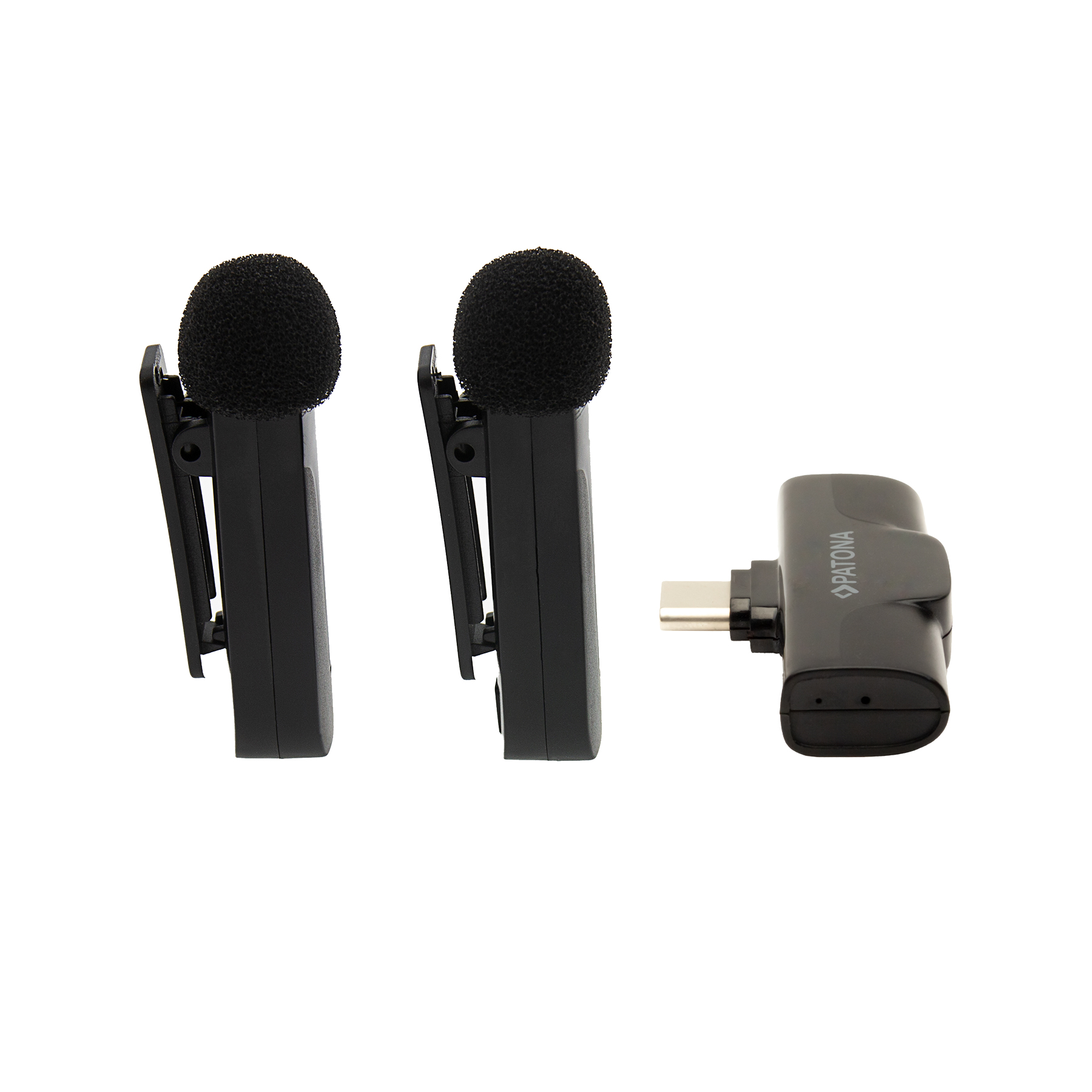 Deux microphones noirs avec des clips et un récepteur avec un connecteur USB-C, sur fond blanc.