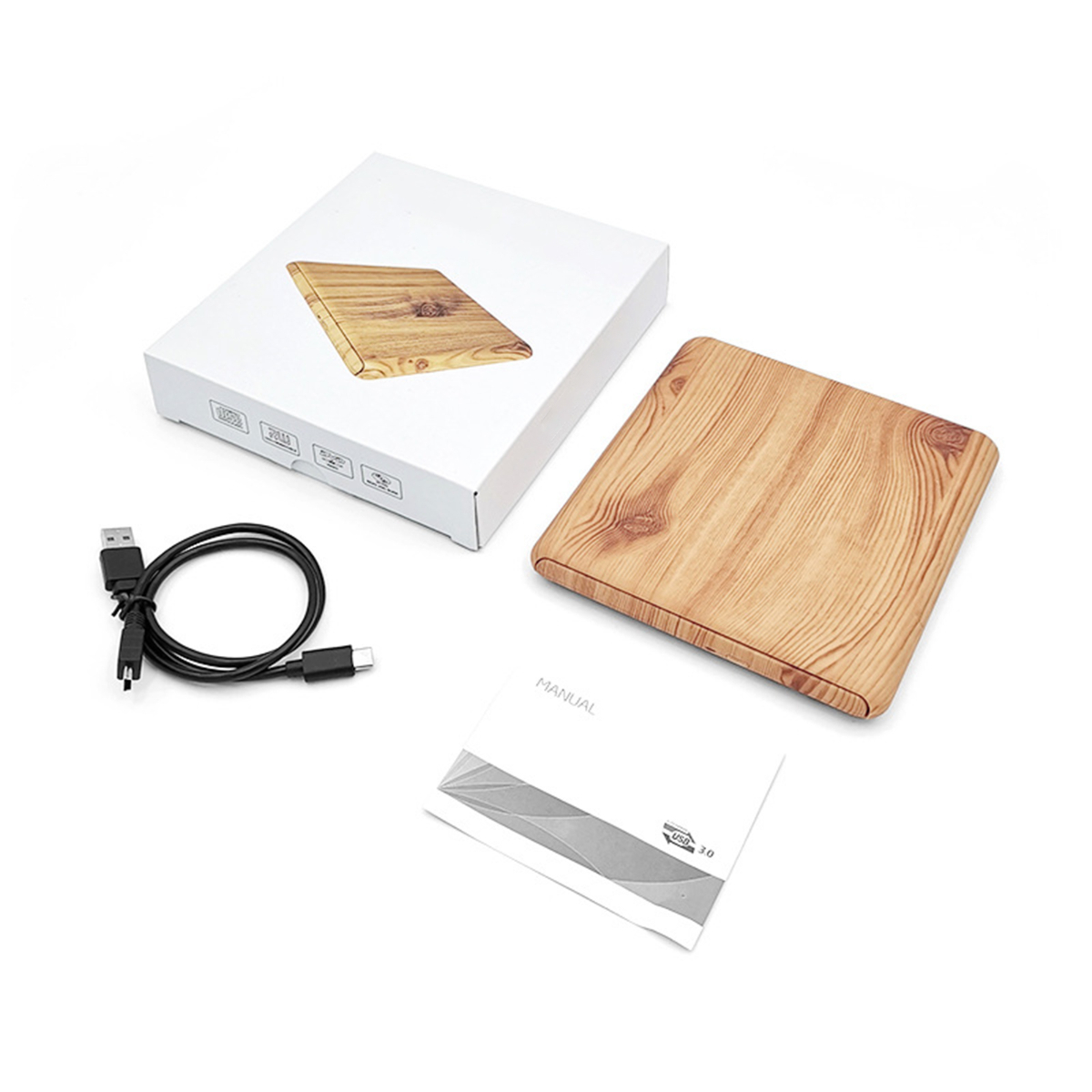 Eine Box im Holz-Look, ein passender Holzständer, ein USB-Kabel und eine Anleitung auf weißem Grund.