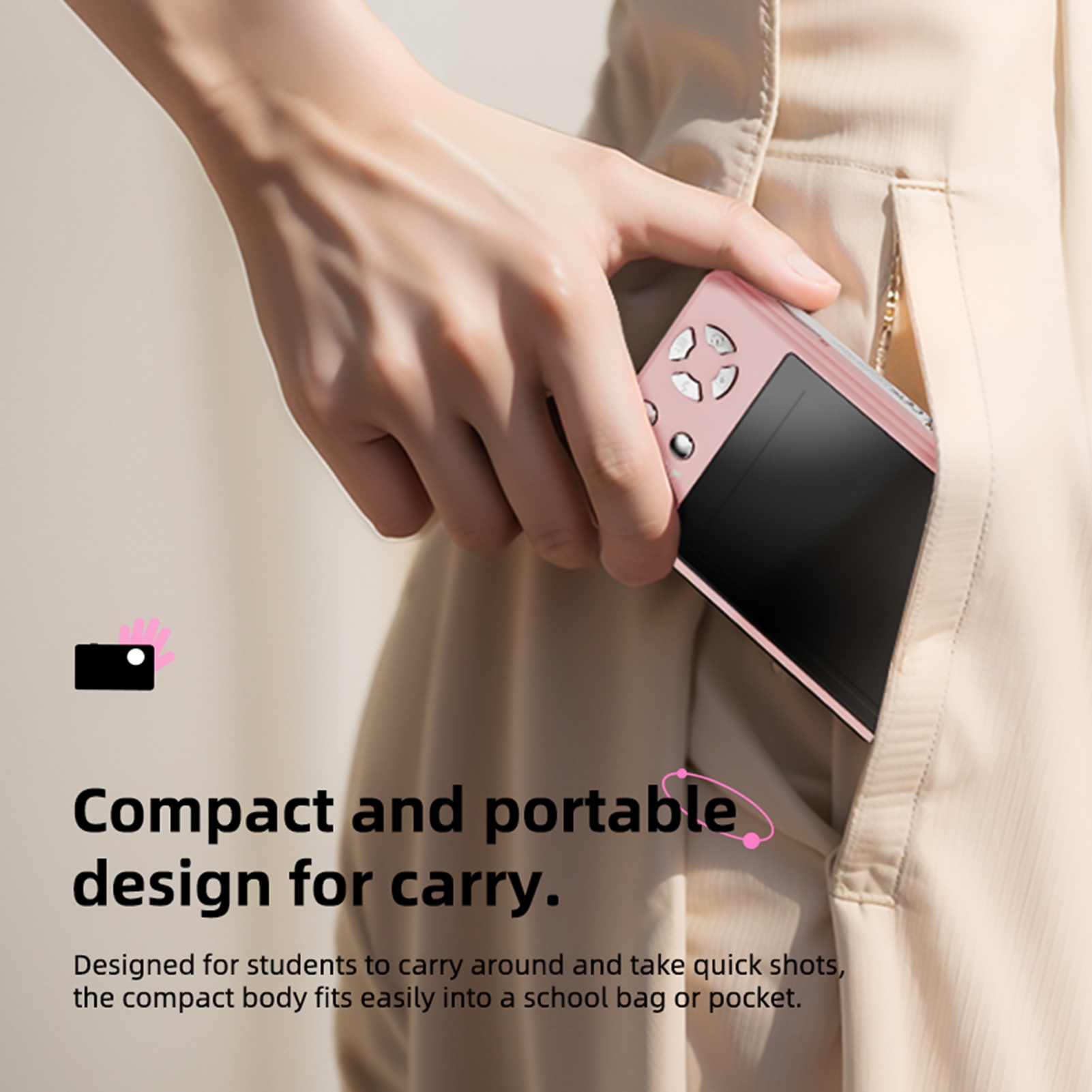 Eine Person, die eine rosa Kamera in ihre Tasche steckt. Text über Design und Transport.