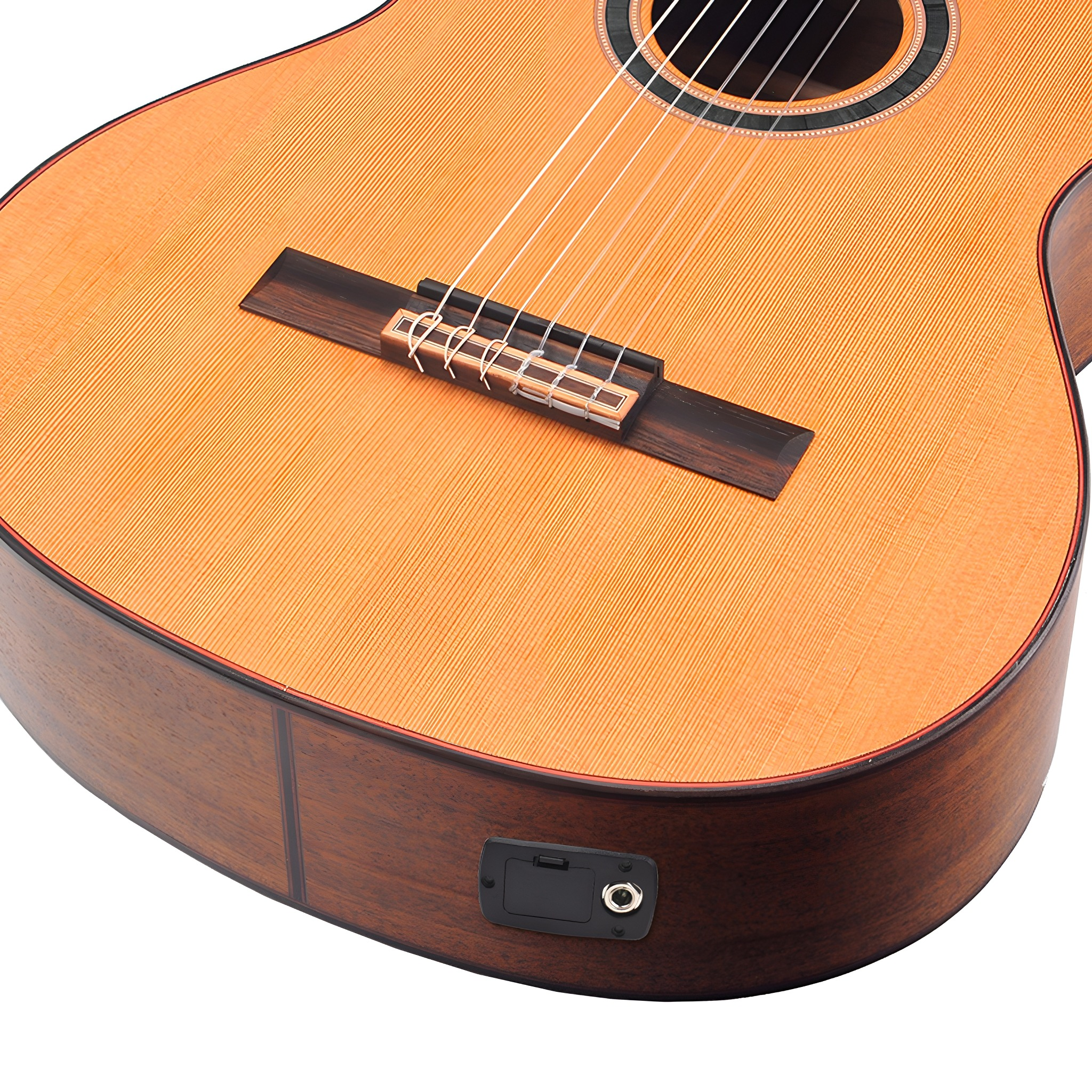 Akustikgitarre aus Holz mit Saiten und dunkler Holzbrücke.