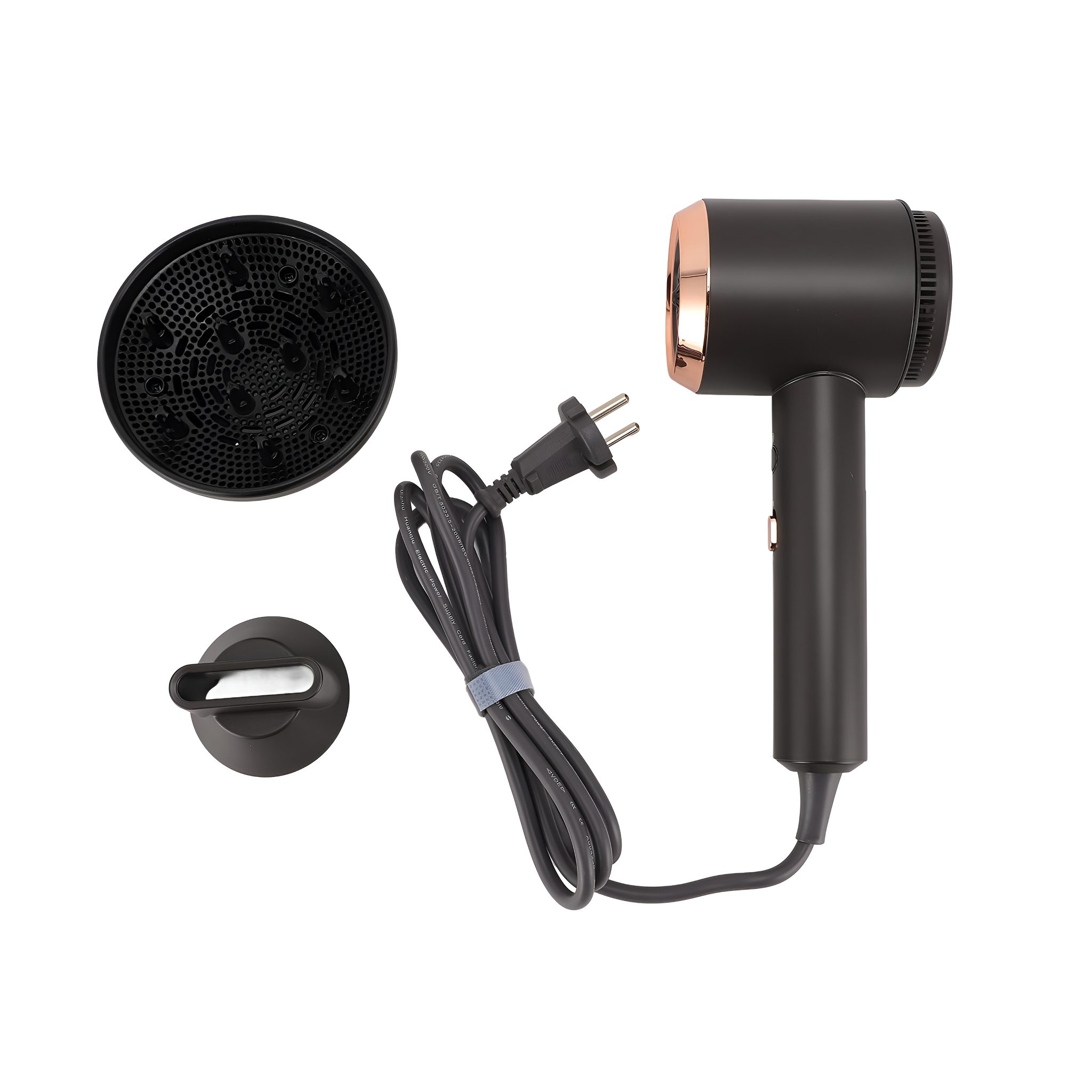 Schwarzer Haartrockner mit Aufsätzen, Netzkabel und Stecker. Der Trockner hat roségoldfarbene Akzente.