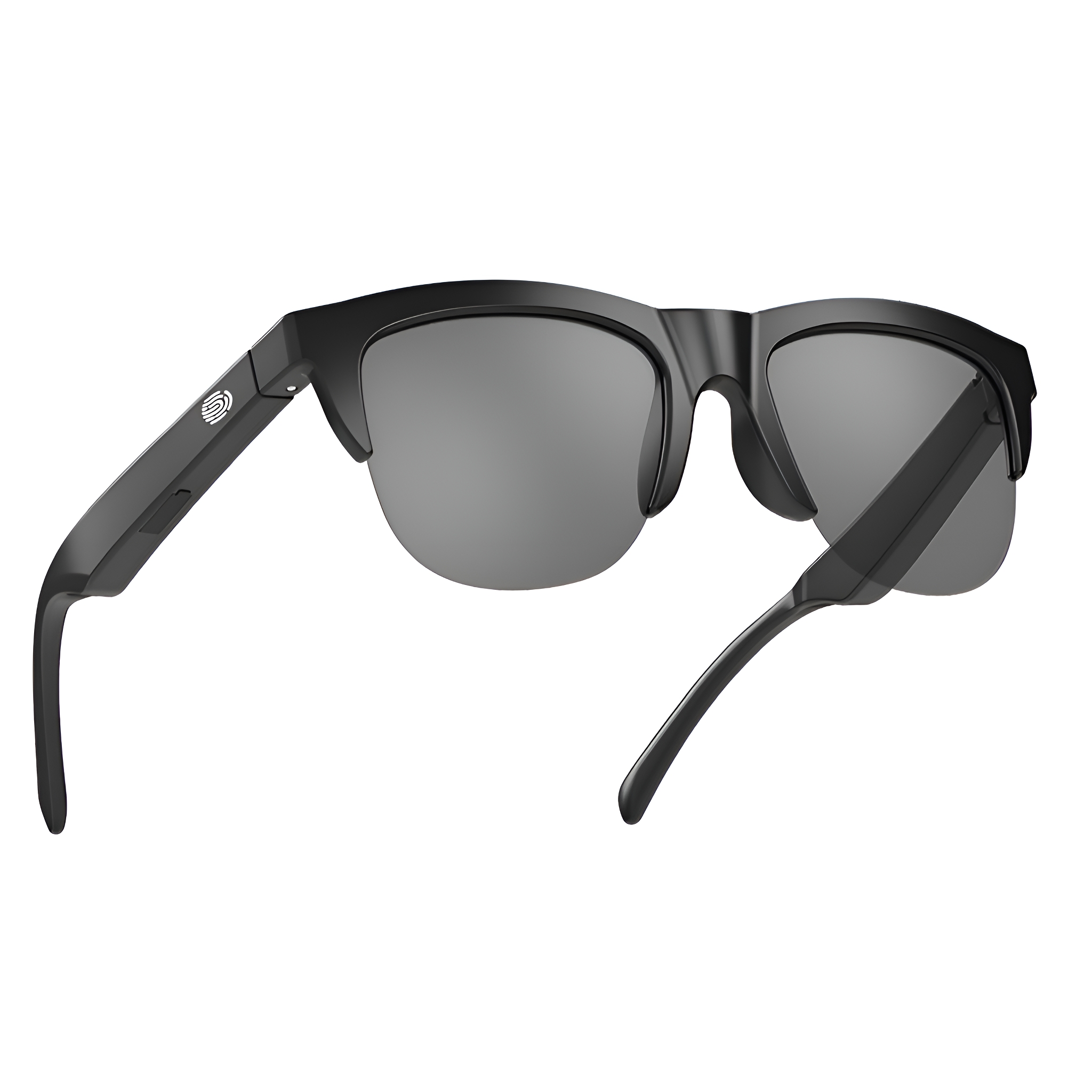 Schwarze Sonnenbrille mit grauen Gläsern, offen, auf weißem Hintergrund.