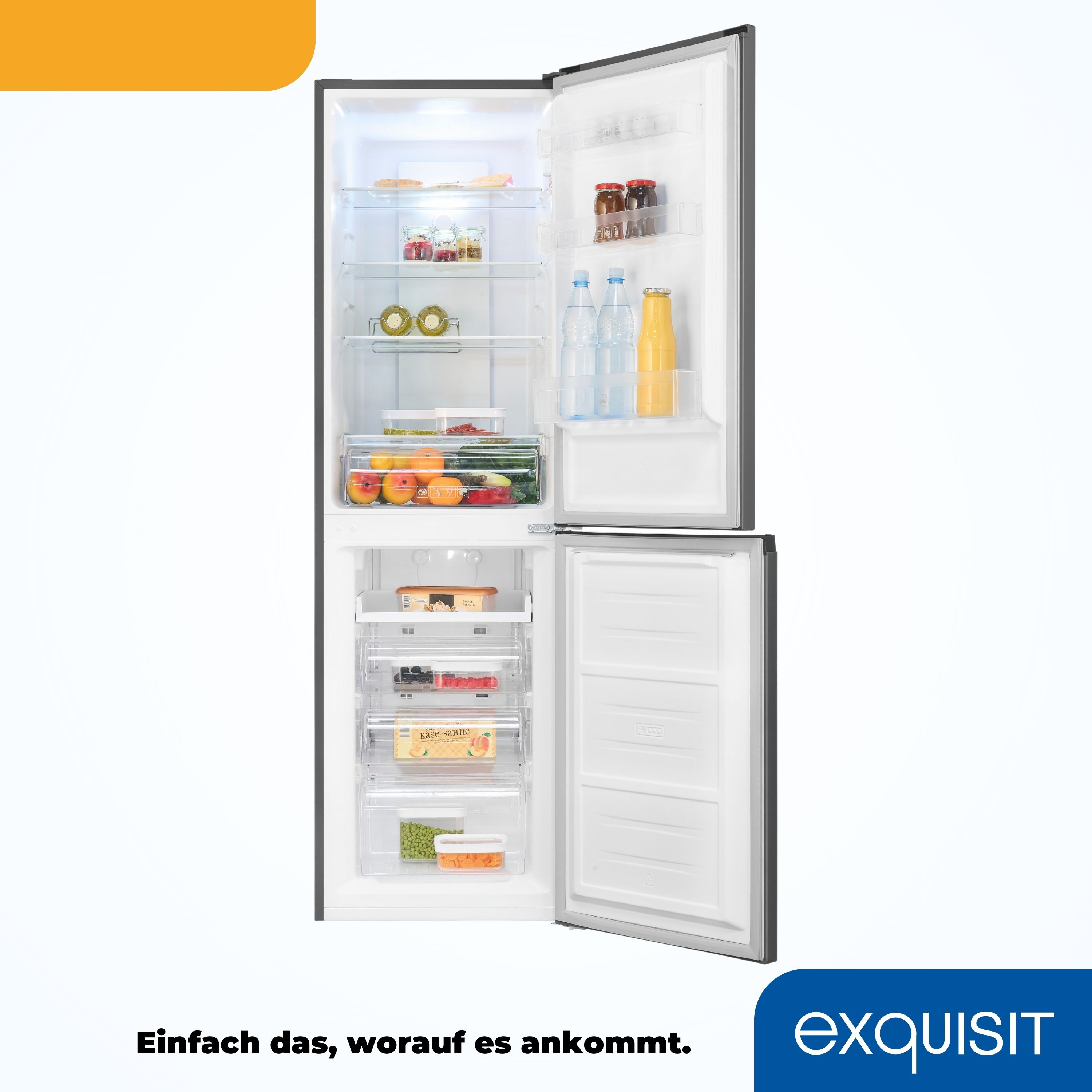 Un refrigerador con la puerta abierta, mostrando estantes con alimentos y botellas.