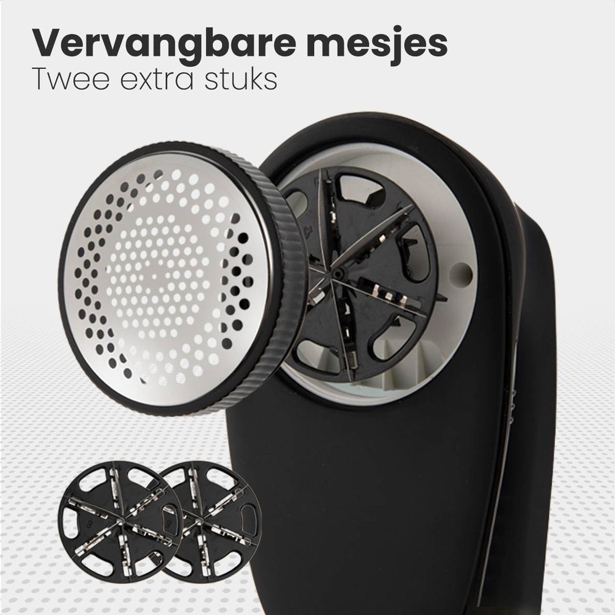 Pluisverwijderaar met een afneembare kop, extra mesjes en tekst.