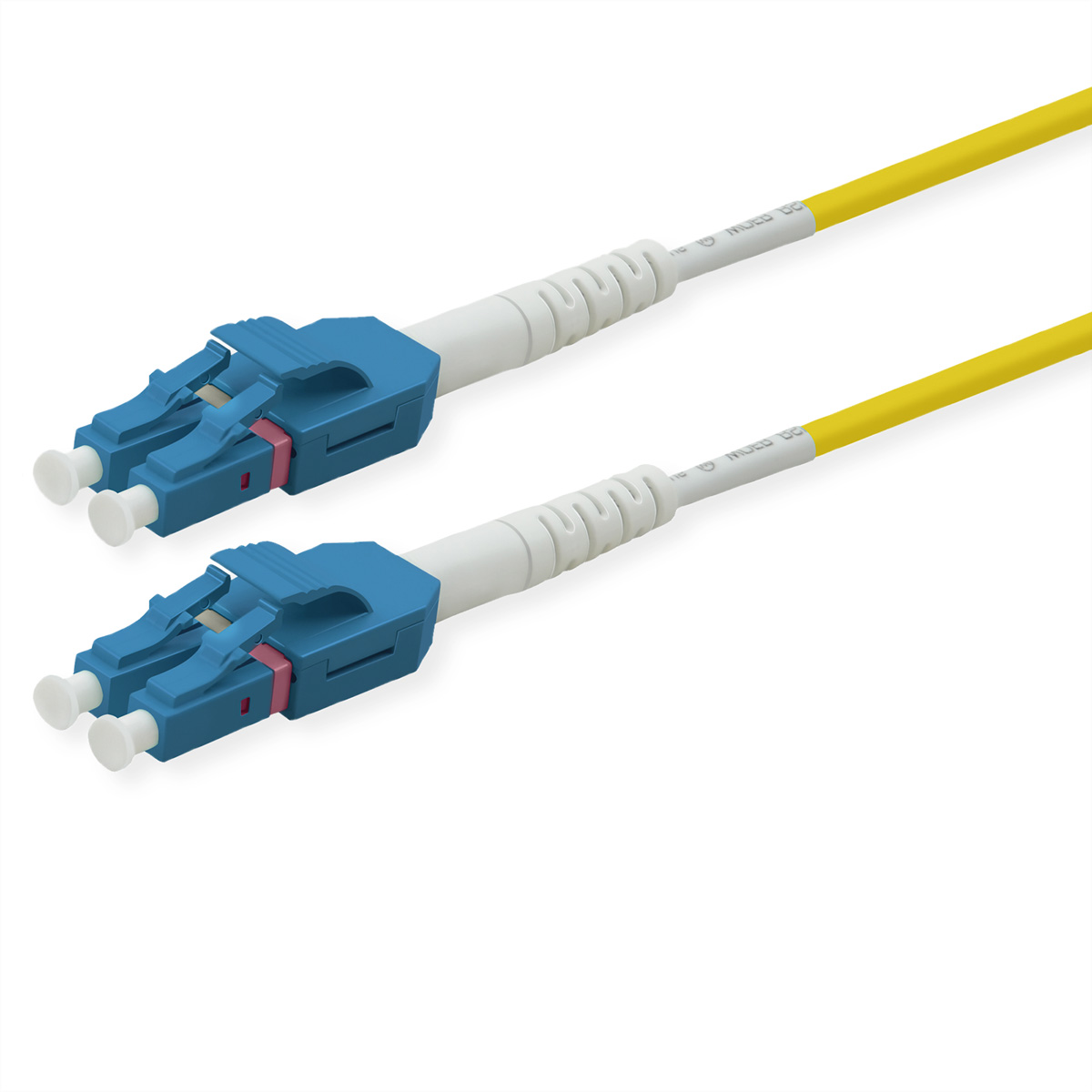 Deux câbles à fibre optique bleus avec connecteurs. Blanc et jaune. Sur fond blanc.