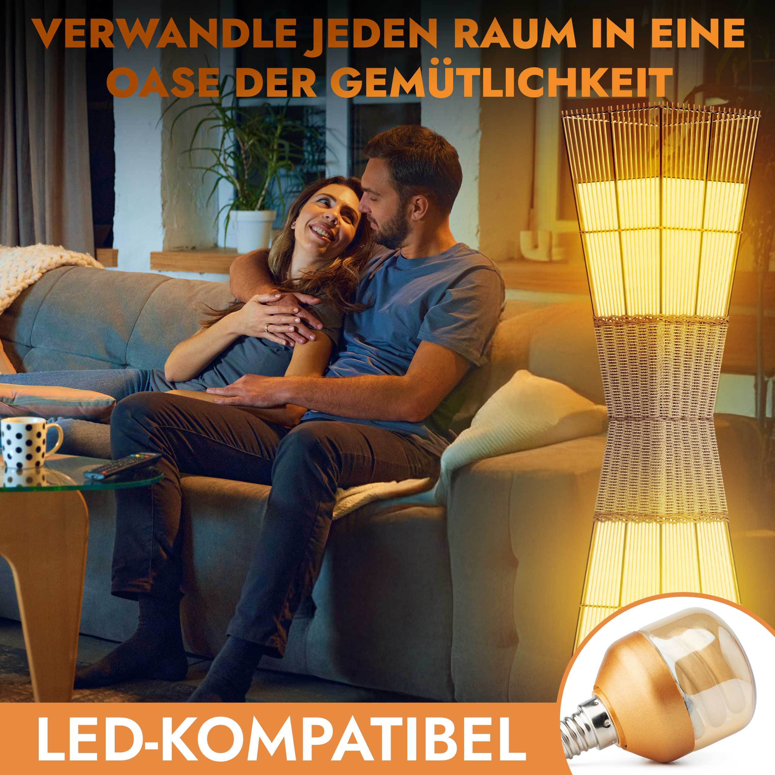 Ein Paar auf einem Sofa mit einer beleuchteten Lampe. Der Mann küsst die Wange der Frau. Text unten: LED-kompatibel.