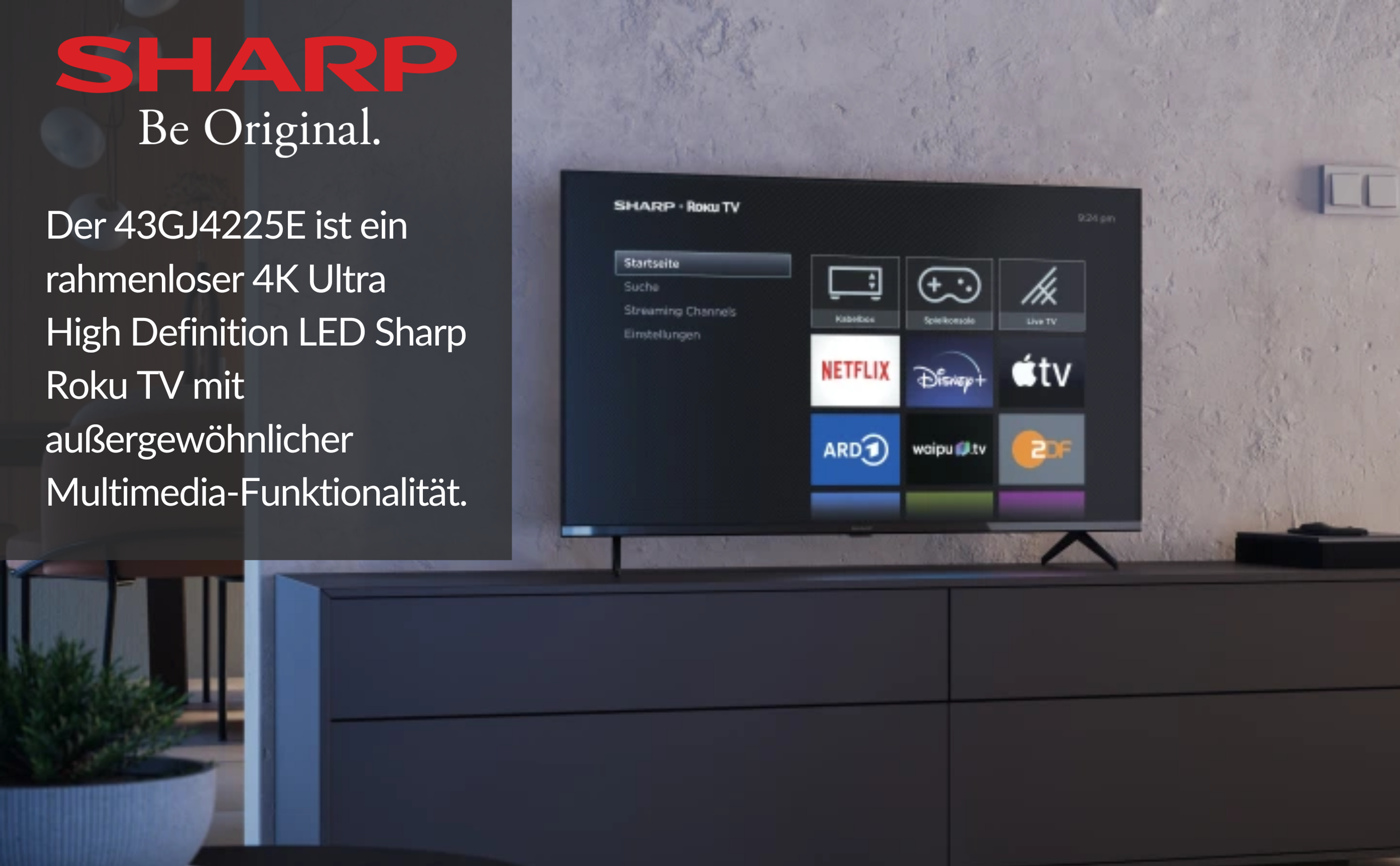 Sharp 4K Ultra HD Fernseher auf einem dunklen Schrank mit Text und Logo links.