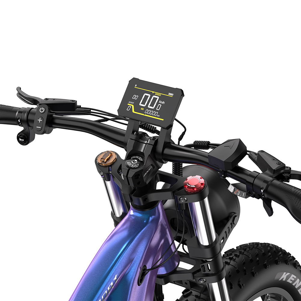Primer plano del manillar de una bicicleta eléctrica con una pantalla digital. Fondo blanco.