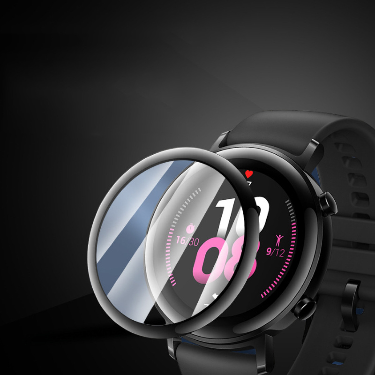 Schwarze Smartwatch mit Displayschutz. Die Uhr zeigt eine Digitaluhr und Metriken an.