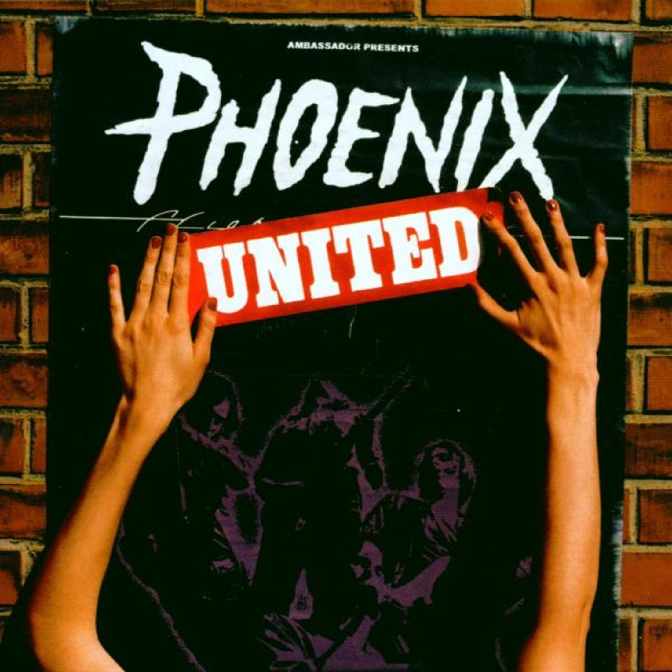 Poster di una band chiamata 'Phoenix', con mani che tengono uno striscione rosso.