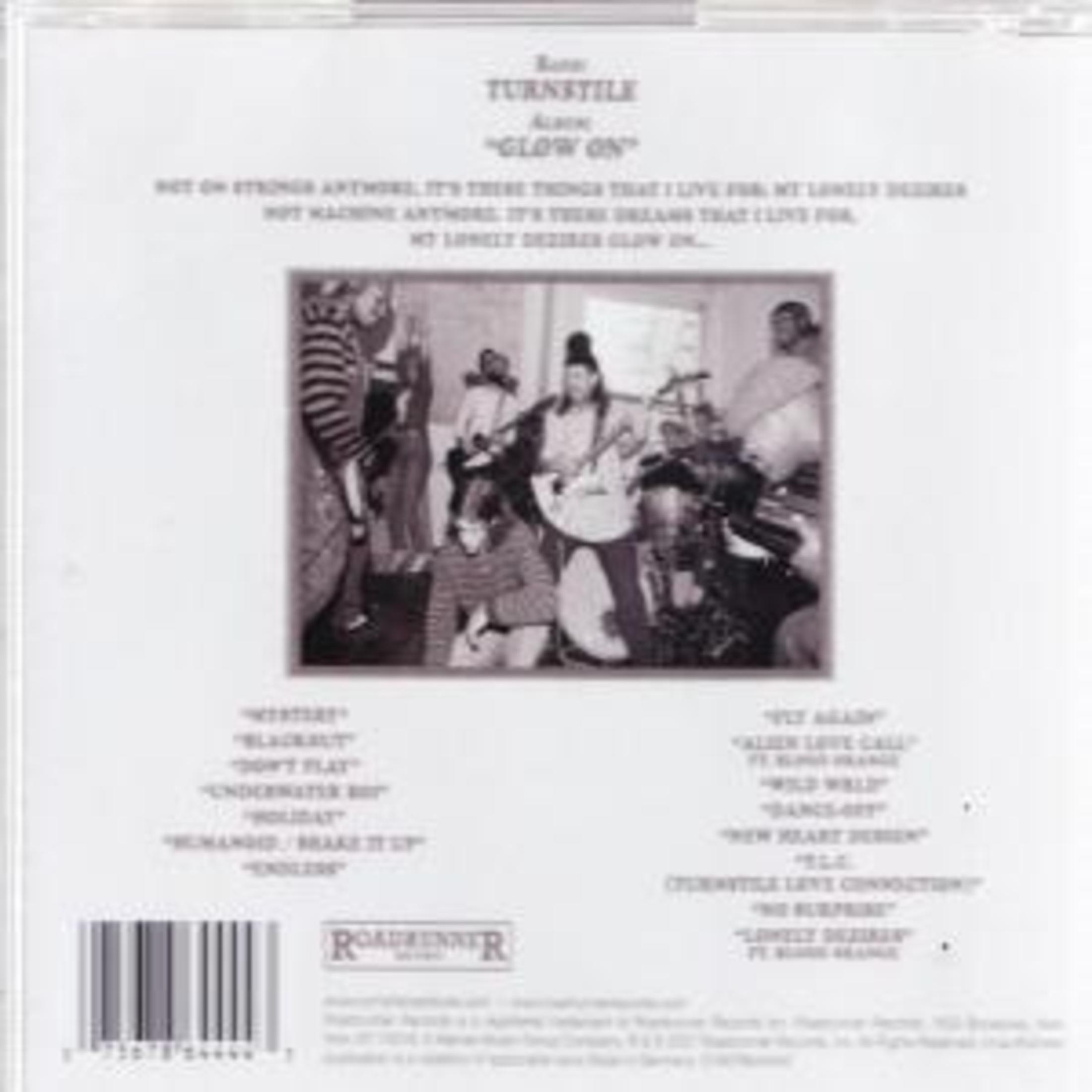 Copertina dell'album. Membri della band con strumenti, testi e logo Roadrunner Records.