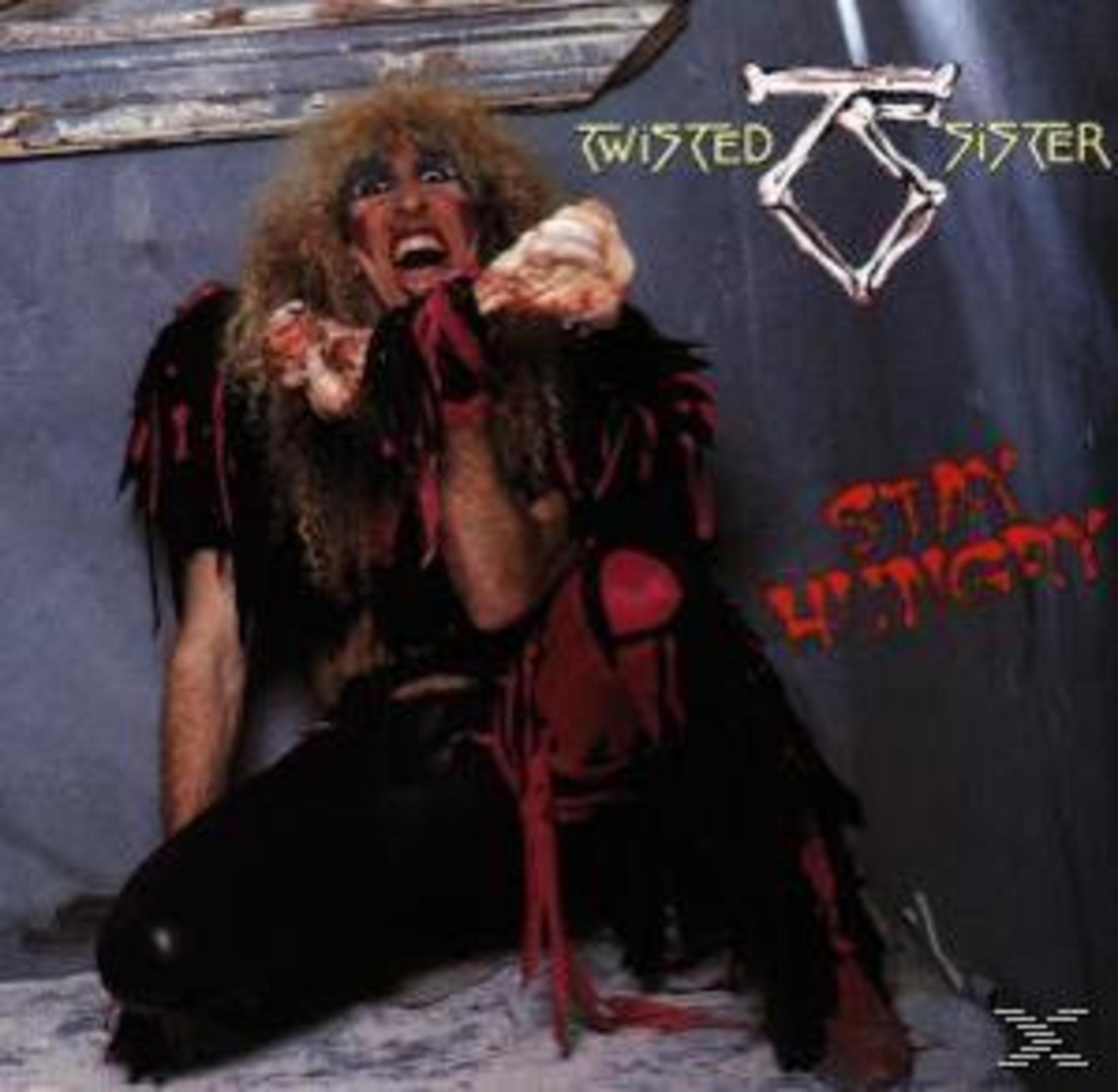 Copertina dell'album con un uomo con trucco scuro che urla. Il titolo dell'album è 'Stay Hungry'.