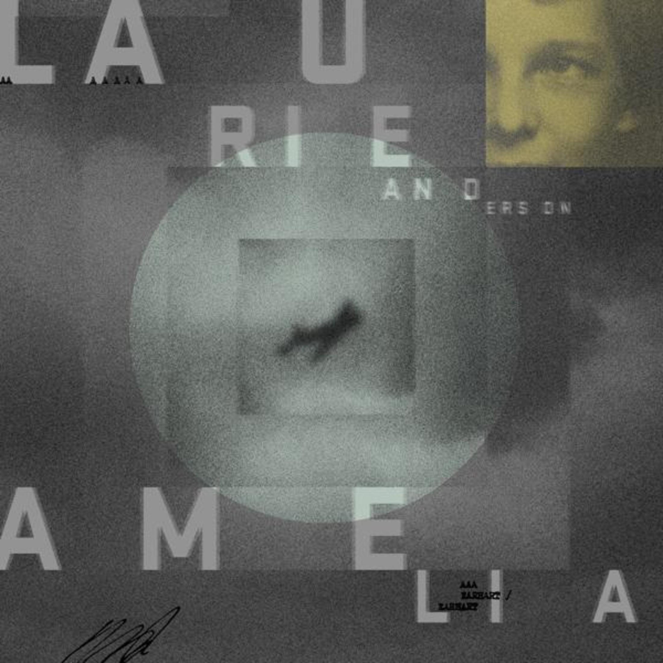 Copertina dell'album con sfondo grigio, con un disegno di un aereo in un cerchio e testo.