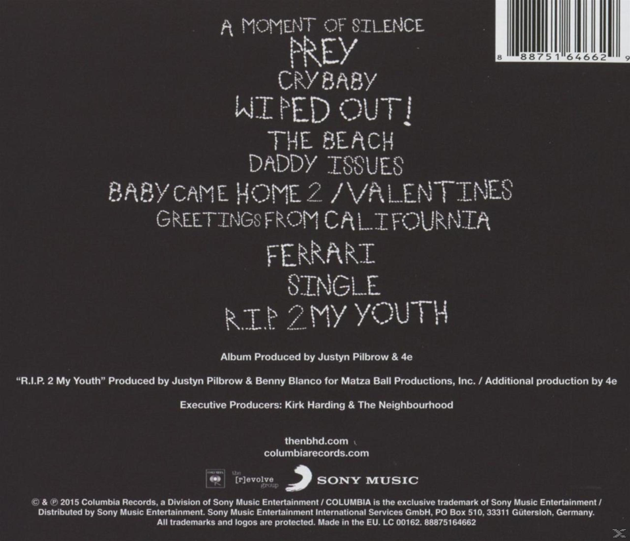 Copertina dell'album con titoli in bianco su nero. Include "R.I.P. 2 My Youth", nome dell'artista e crediti di produzione.