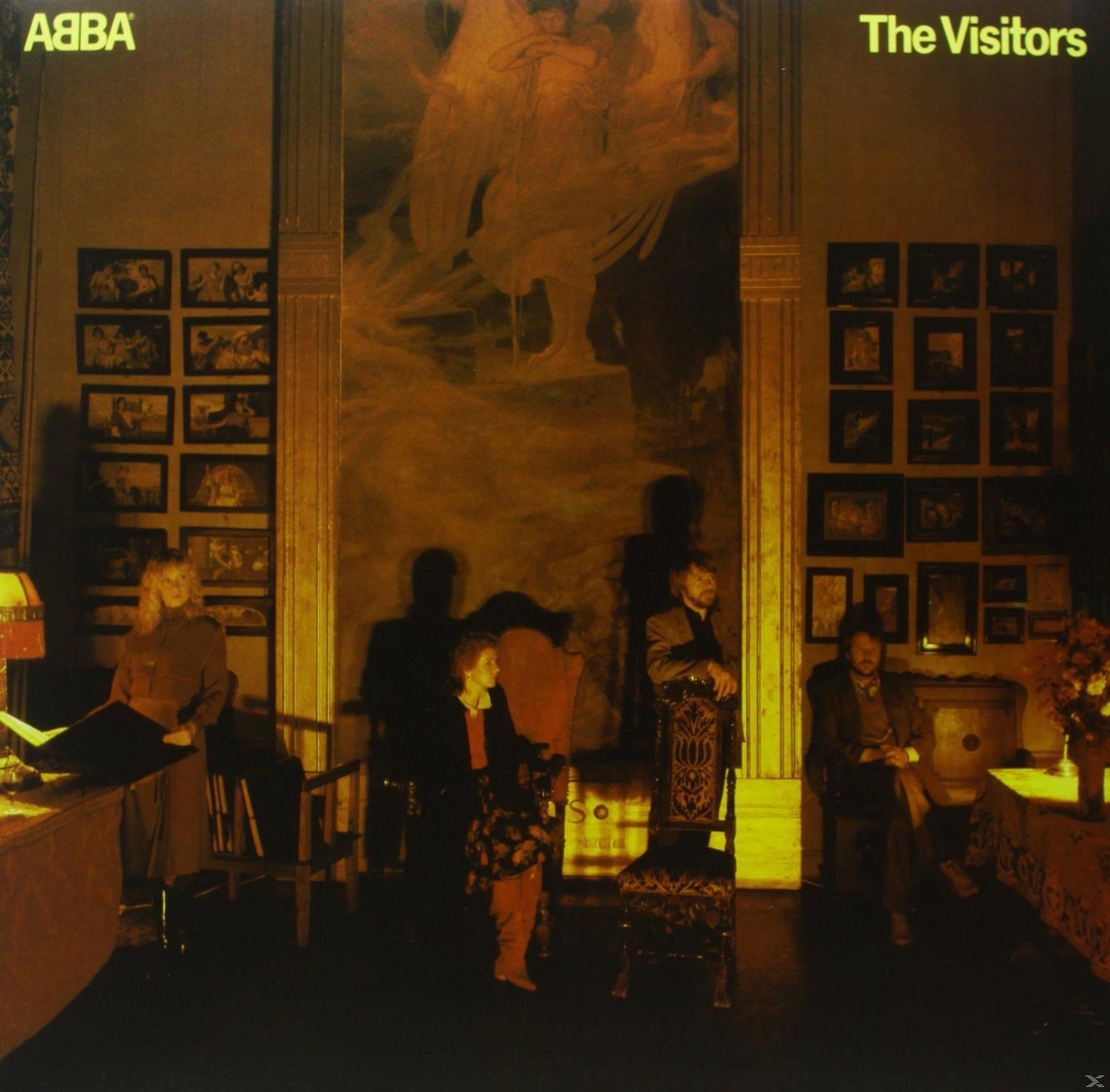 Copertina dell'album. Persone in una stanza con un grande dipinto e altre opere d'arte incorniciate. Colori caldi.
