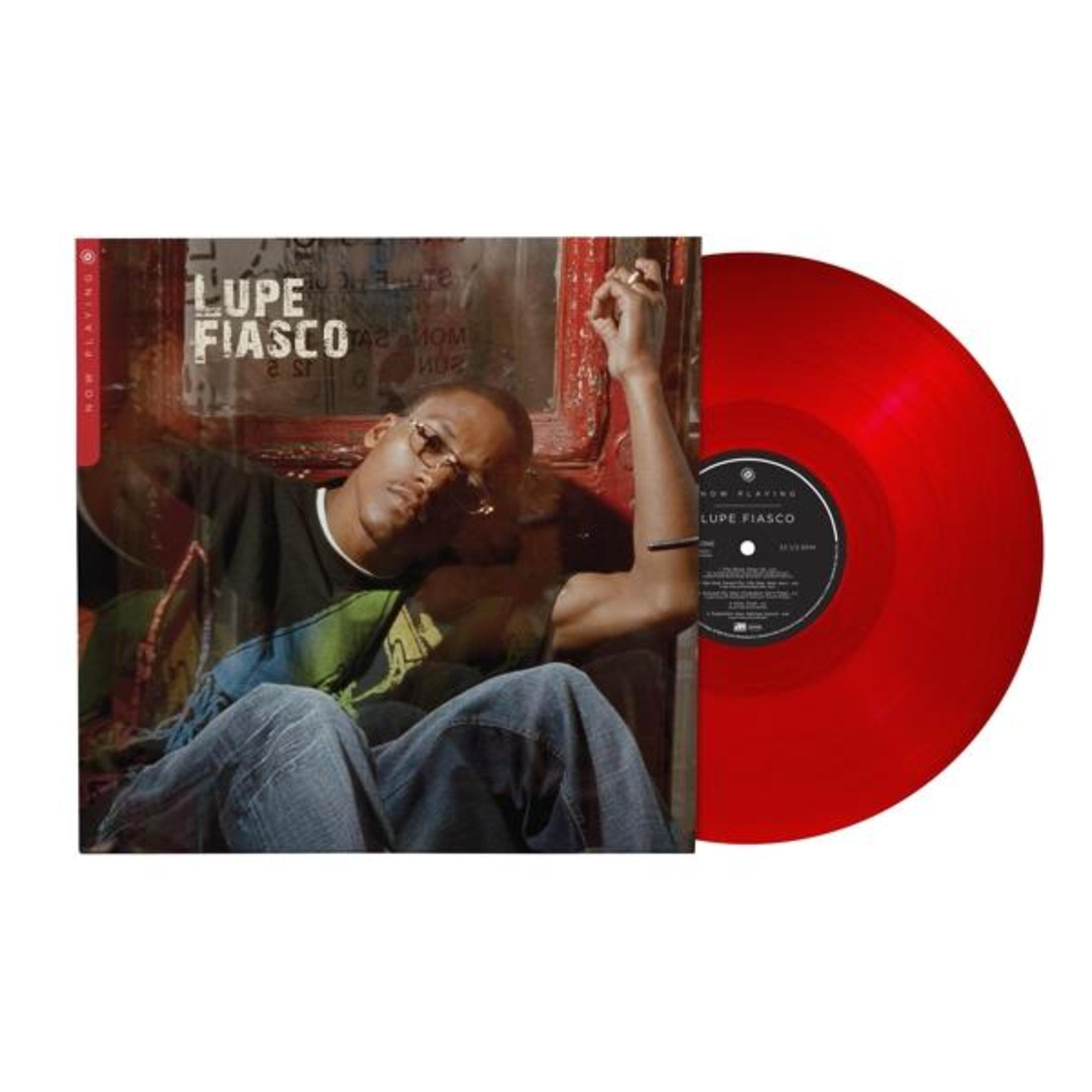 Copertina dell'album con un uomo in camicia nera, con un disco in vinile rosso davanti a lui.