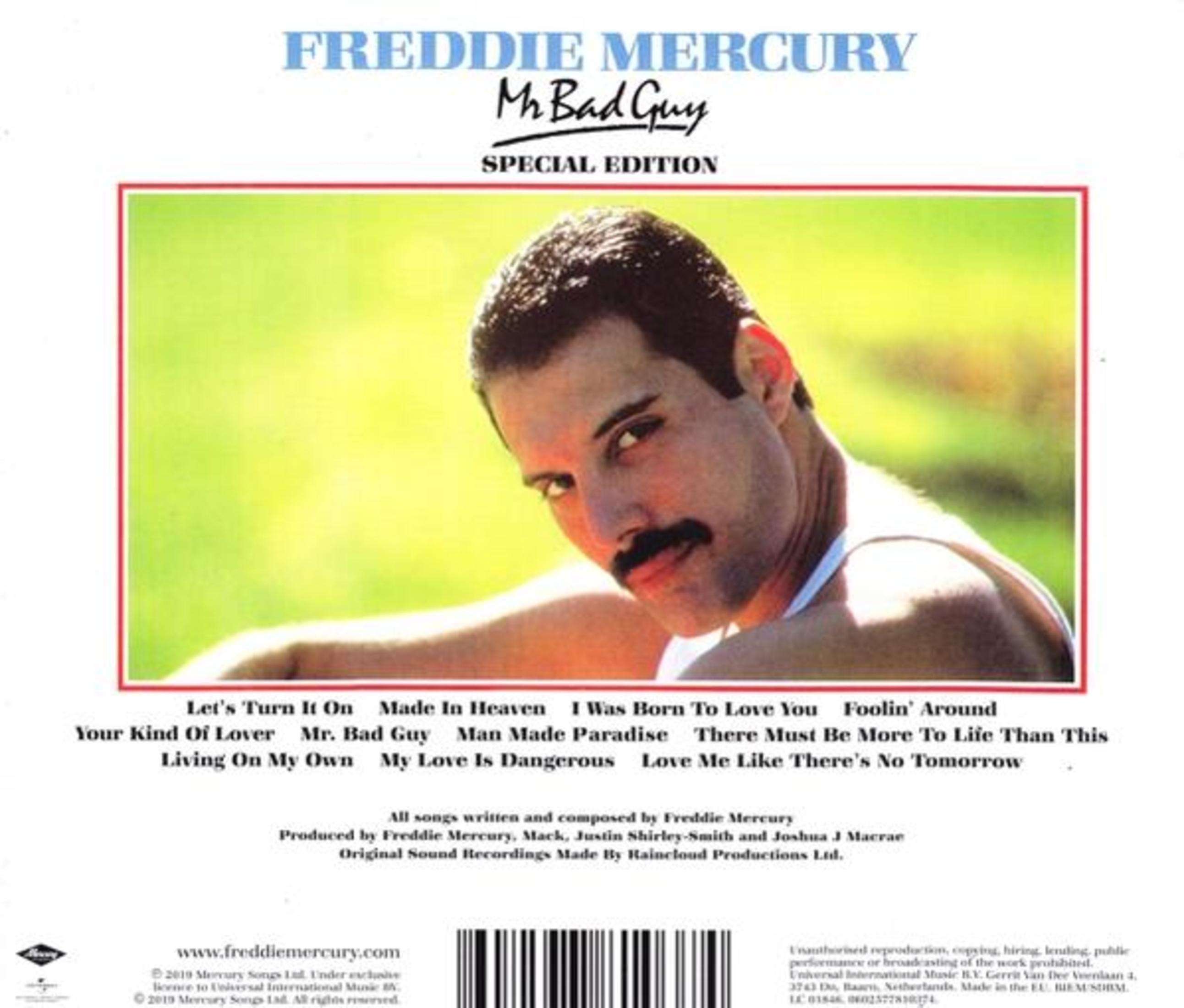 Copertina dell'album: Foto di Freddie Mercury. Il testo include la lista dei brani e le informazioni sull'album.
