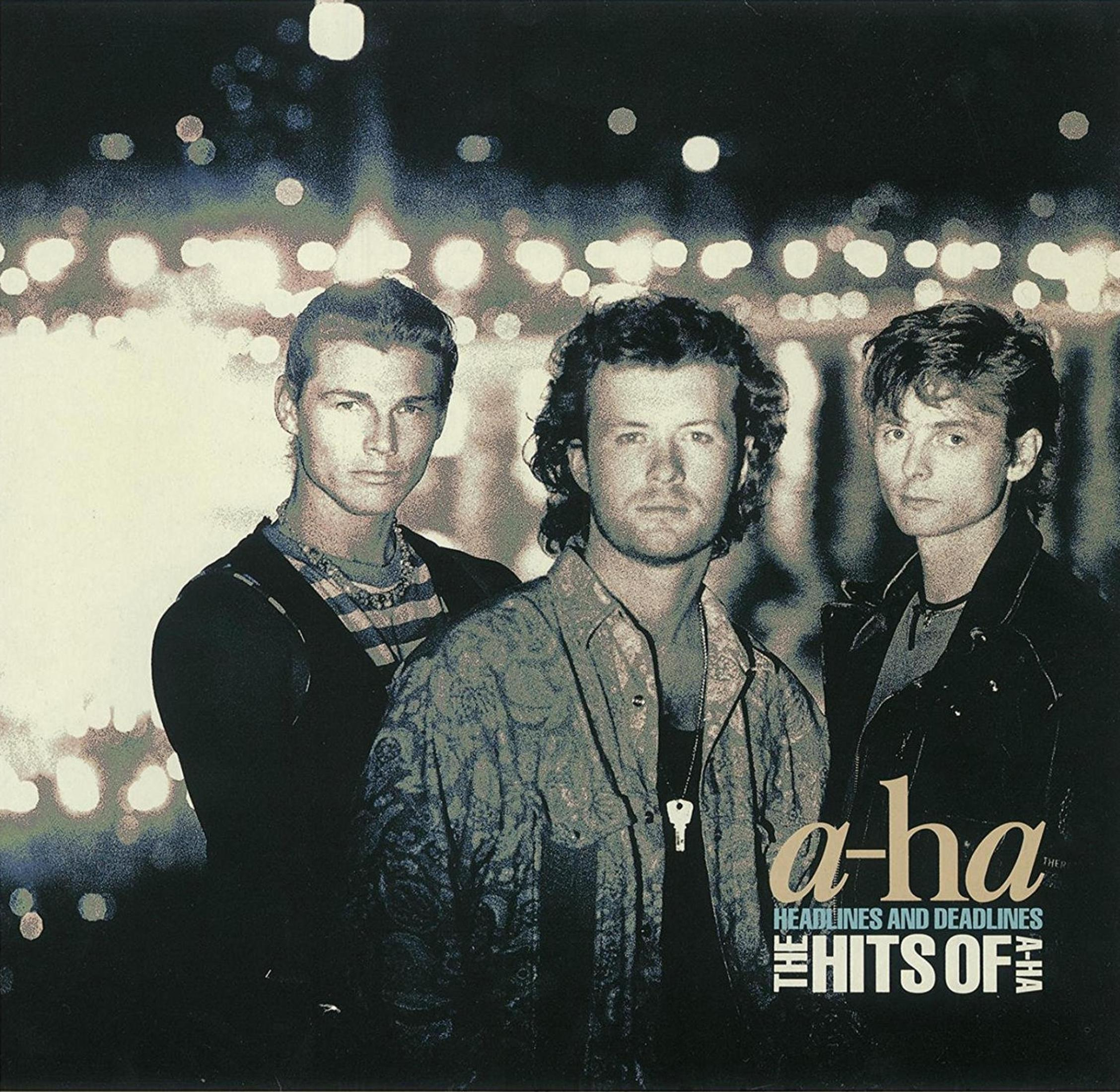 Tre uomini in giacca e cravatta, testo a-ha e Headlines and Deadlines the Hits of a-ha.