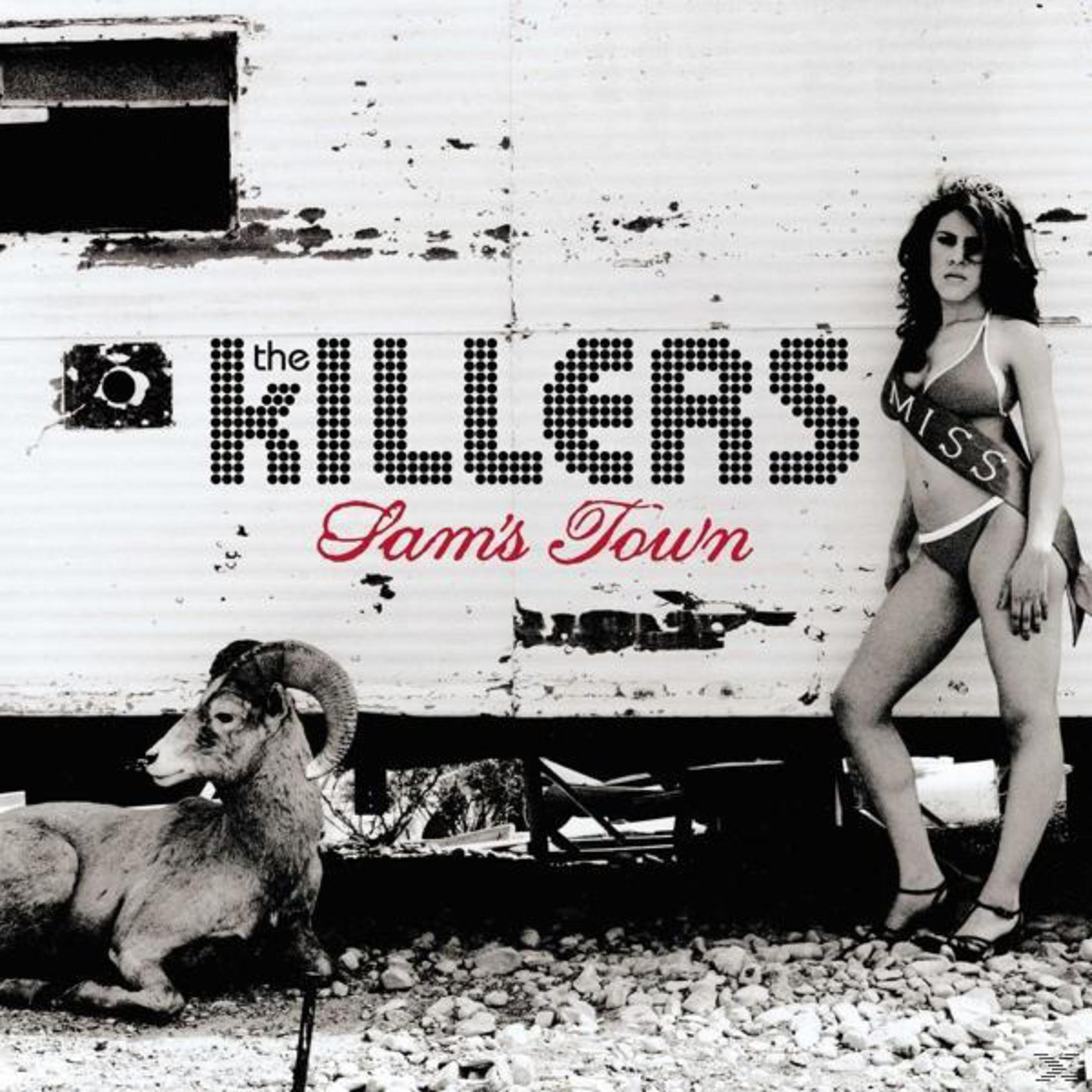 Copertina dell'album The Killers. Donna in bikini vicino a rimorchio e ariete.