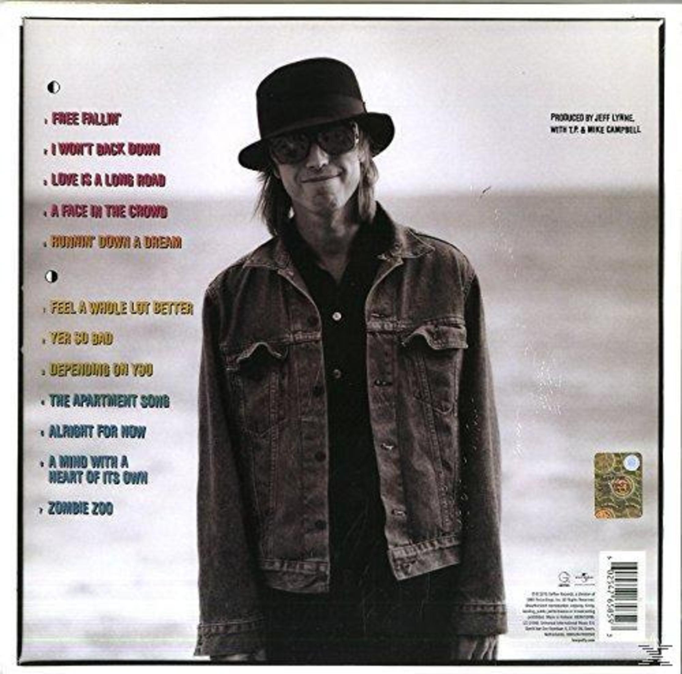 Uomo con cappello e occhiali da sole sulla copertina. Elenco canzoni a sinistra.