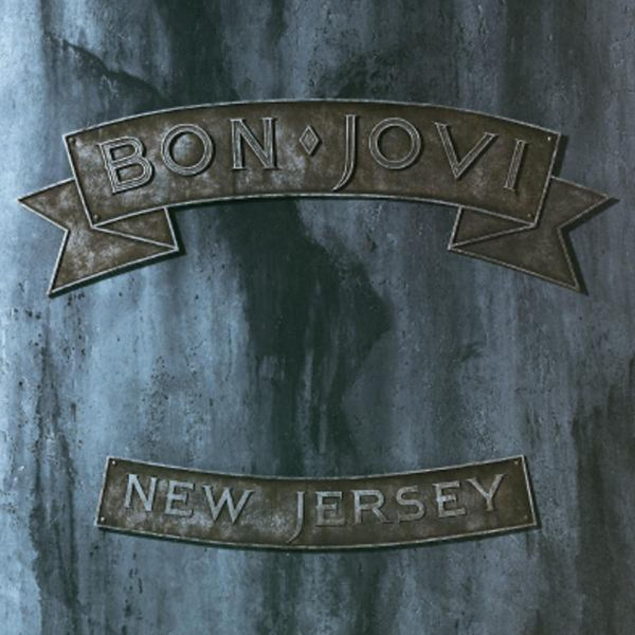 La copertina dell'album recita BON JOVI e NEW JERSEY in targhe metalliche su uno sfondo grigio strutturato.