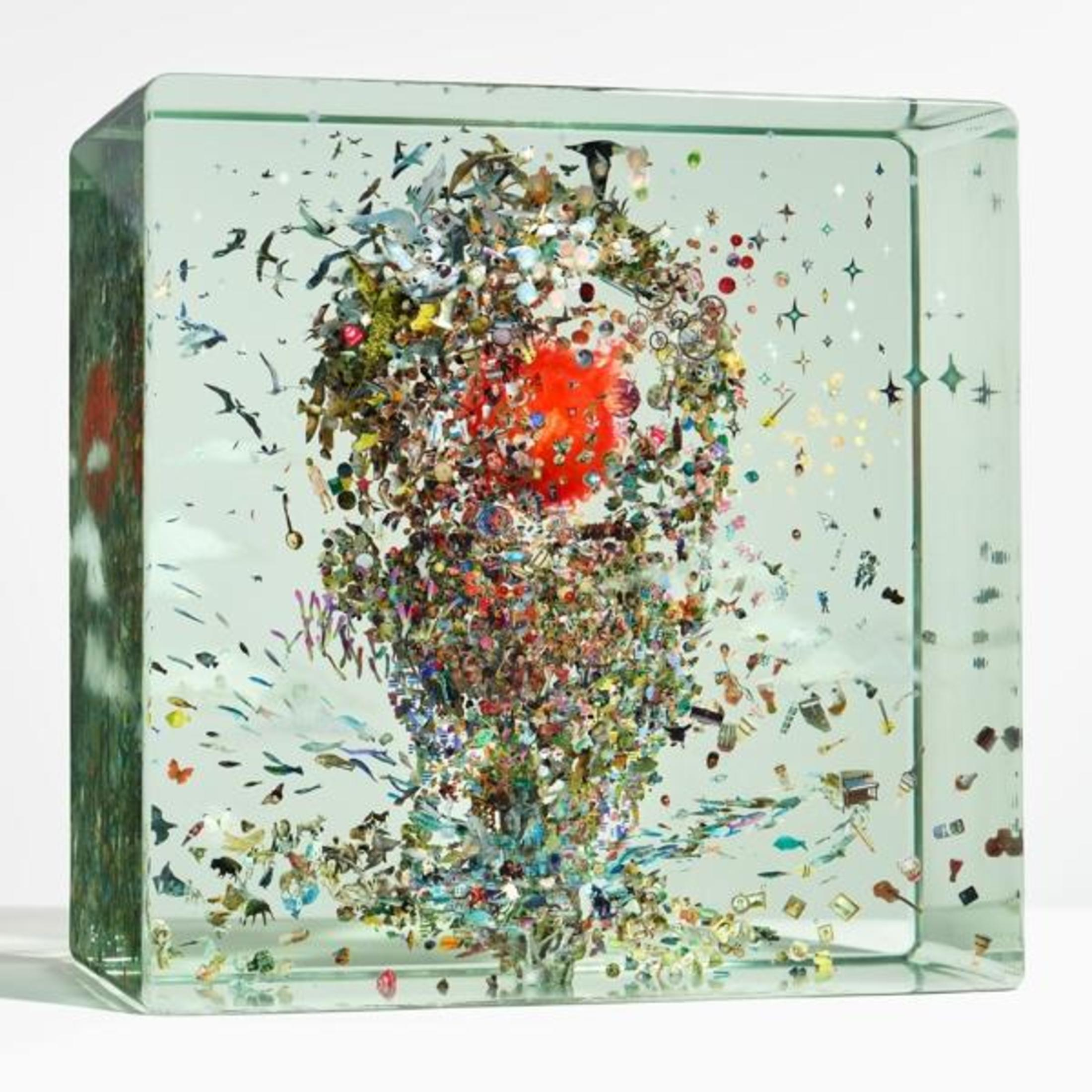Cubo con diversi oggetti all'interno, un cerchio rosso al centro e oggetti volanti.
