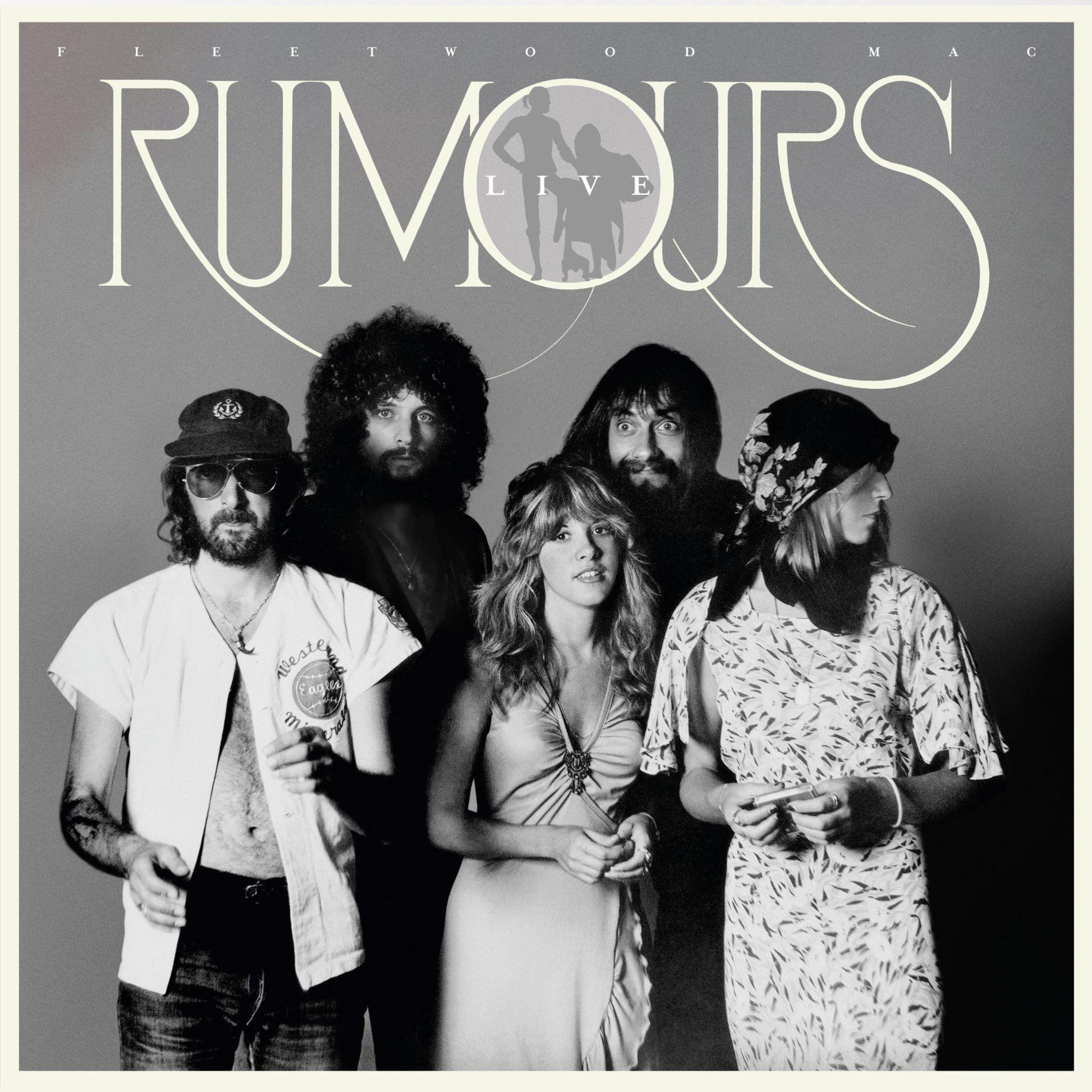 Copertina dell'album di Fleetwood Mac, i membri della band sono di fronte a uno sfondo grigio. Testo dal vivo.