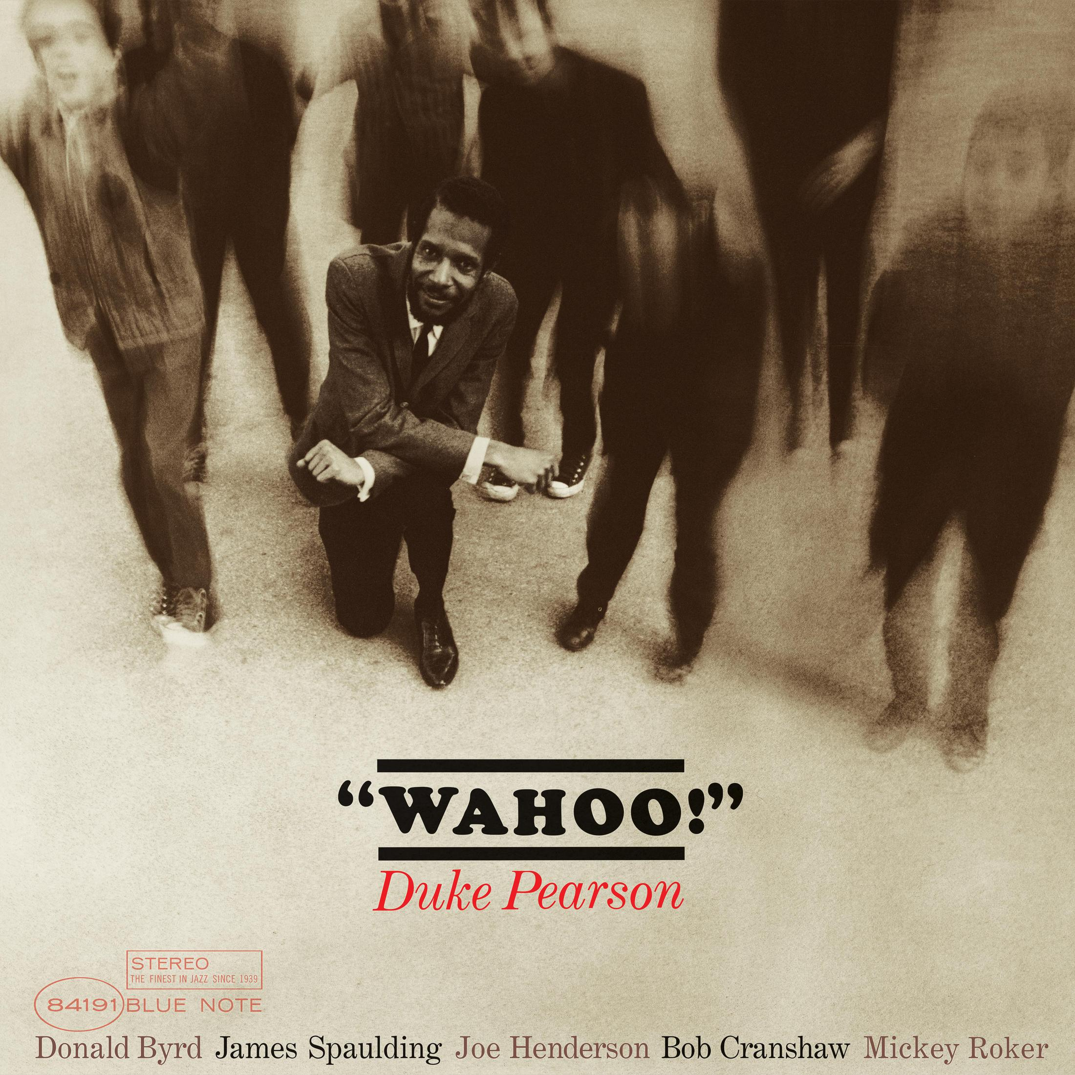Copertina dell'album di Duke Pearson. Immagine in bianco e nero di persone che camminano. Testo: Wahoo! Duke Pearson.