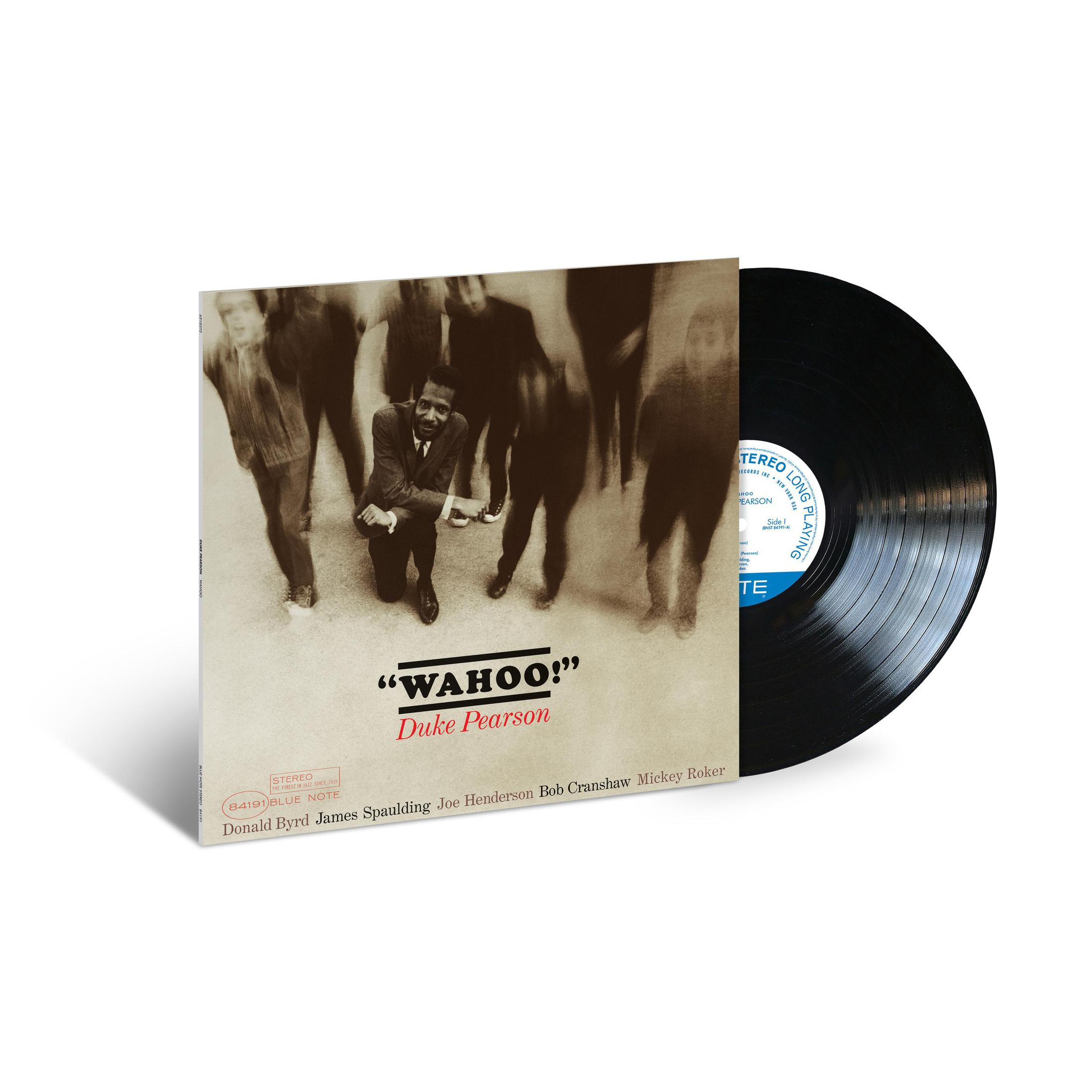 Copertina dell'album 'Wahoo!' di Duke Pearson. Presenta foto di un uomo inginocchiato con altri sfocati.
