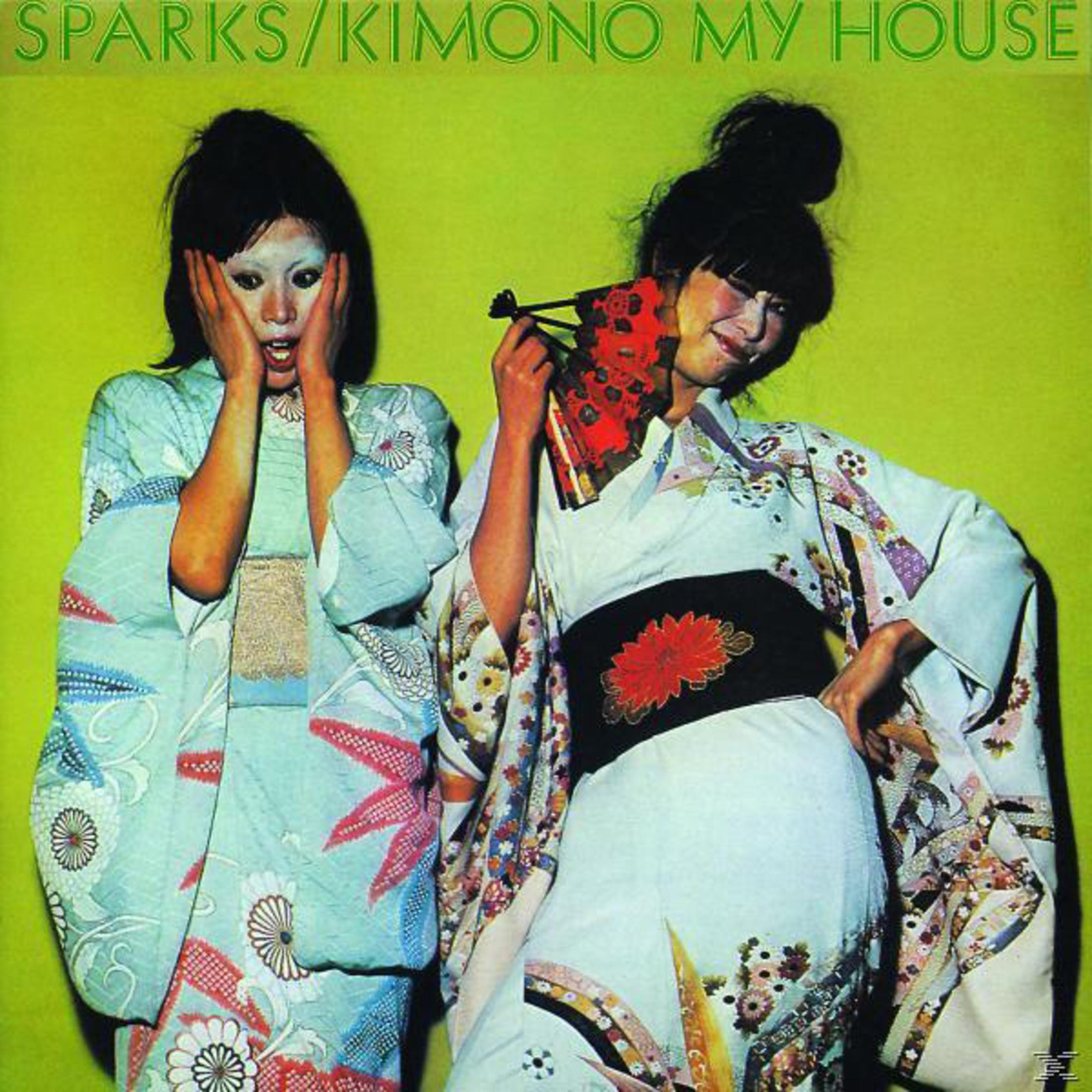 Copertina dell'album con due donne in kimono, una con la bocca aperta, l'altra con un ventaglio.