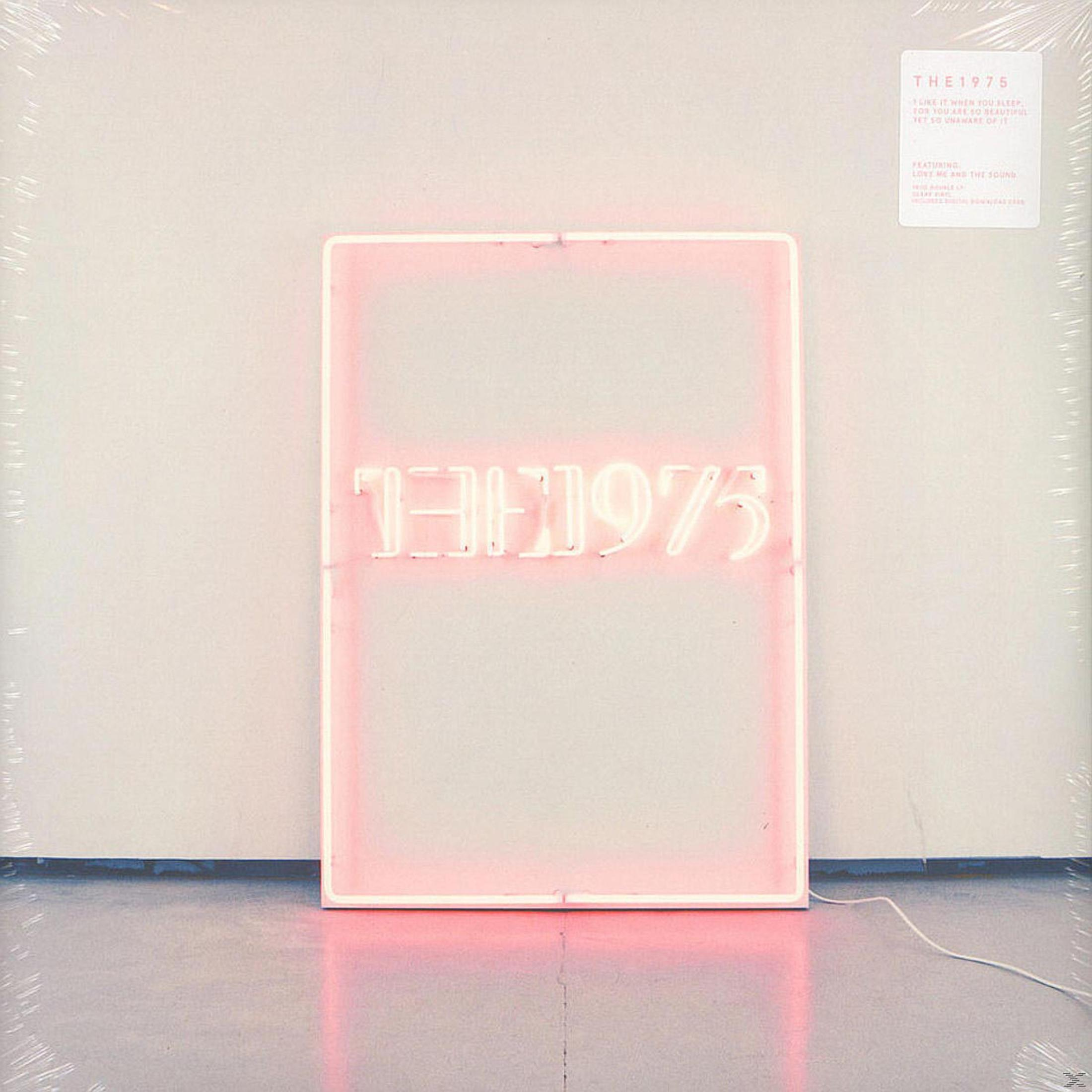 Copertina dell'album: Cassa luminosa rosa con il testo '1975'. Testo: The 1975.