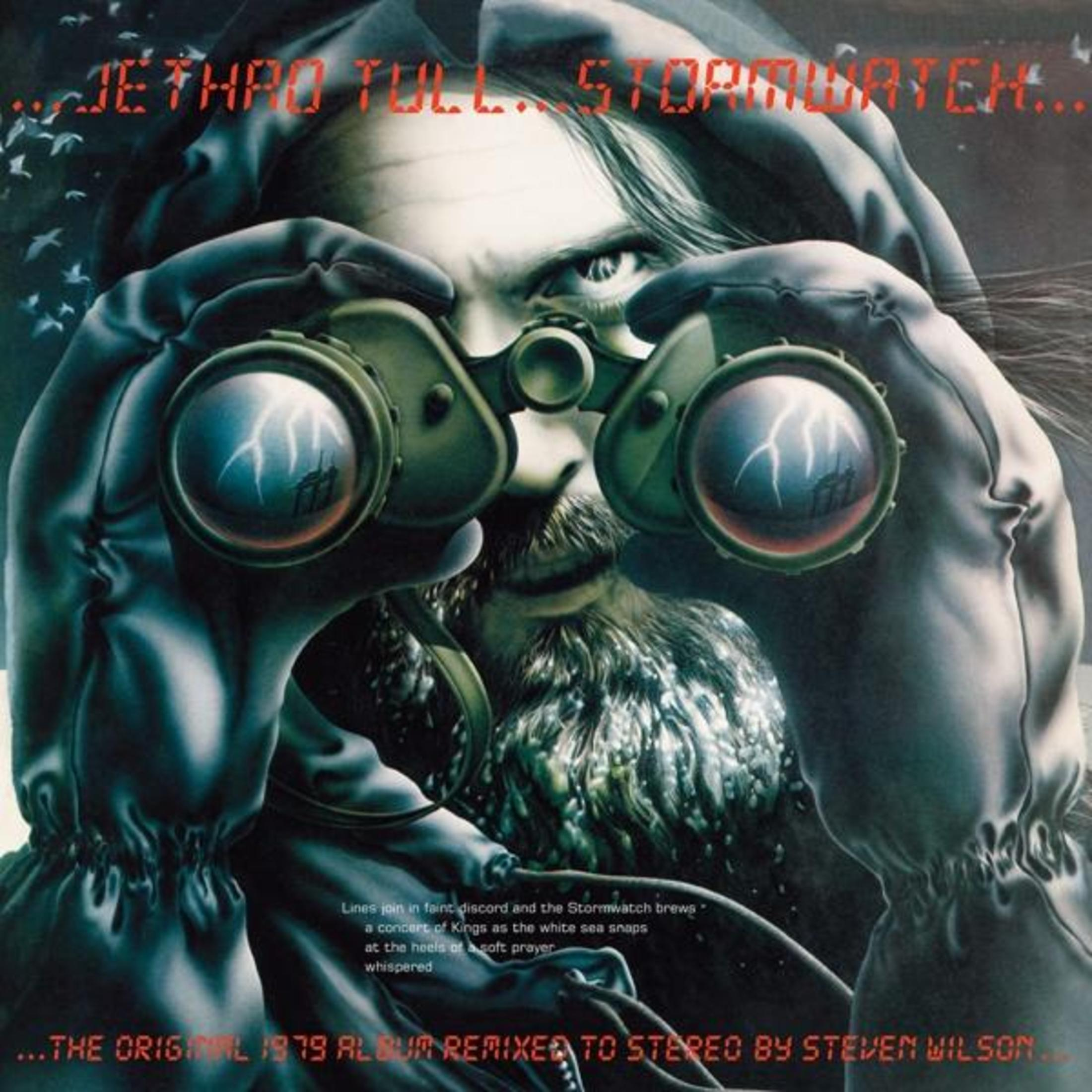 Copertina dell'album, uomo con binocolo. Primo piano del viso. Titolo dell'album Stormwatch. Abiti scuri.