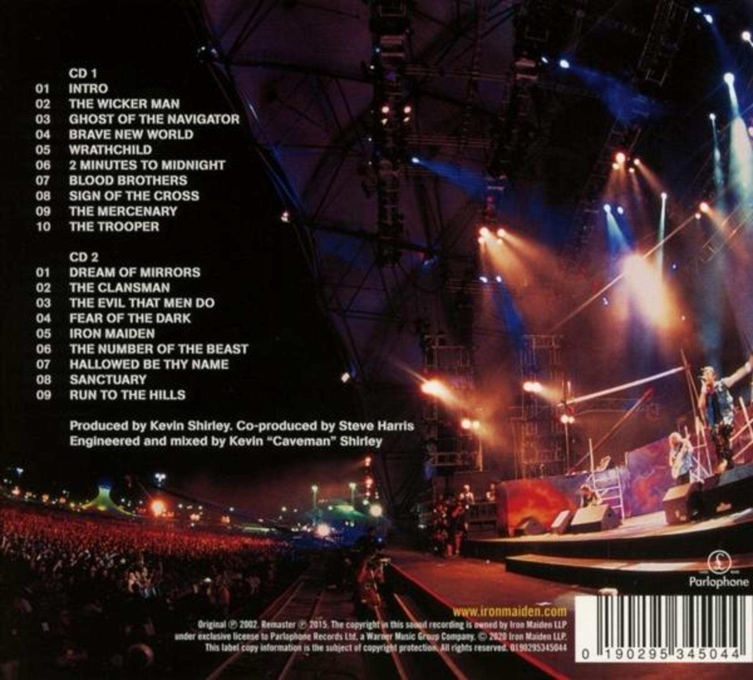 Copertina dell'album live degli Iron Maiden, che mostra un palco con la band che si esibisce.