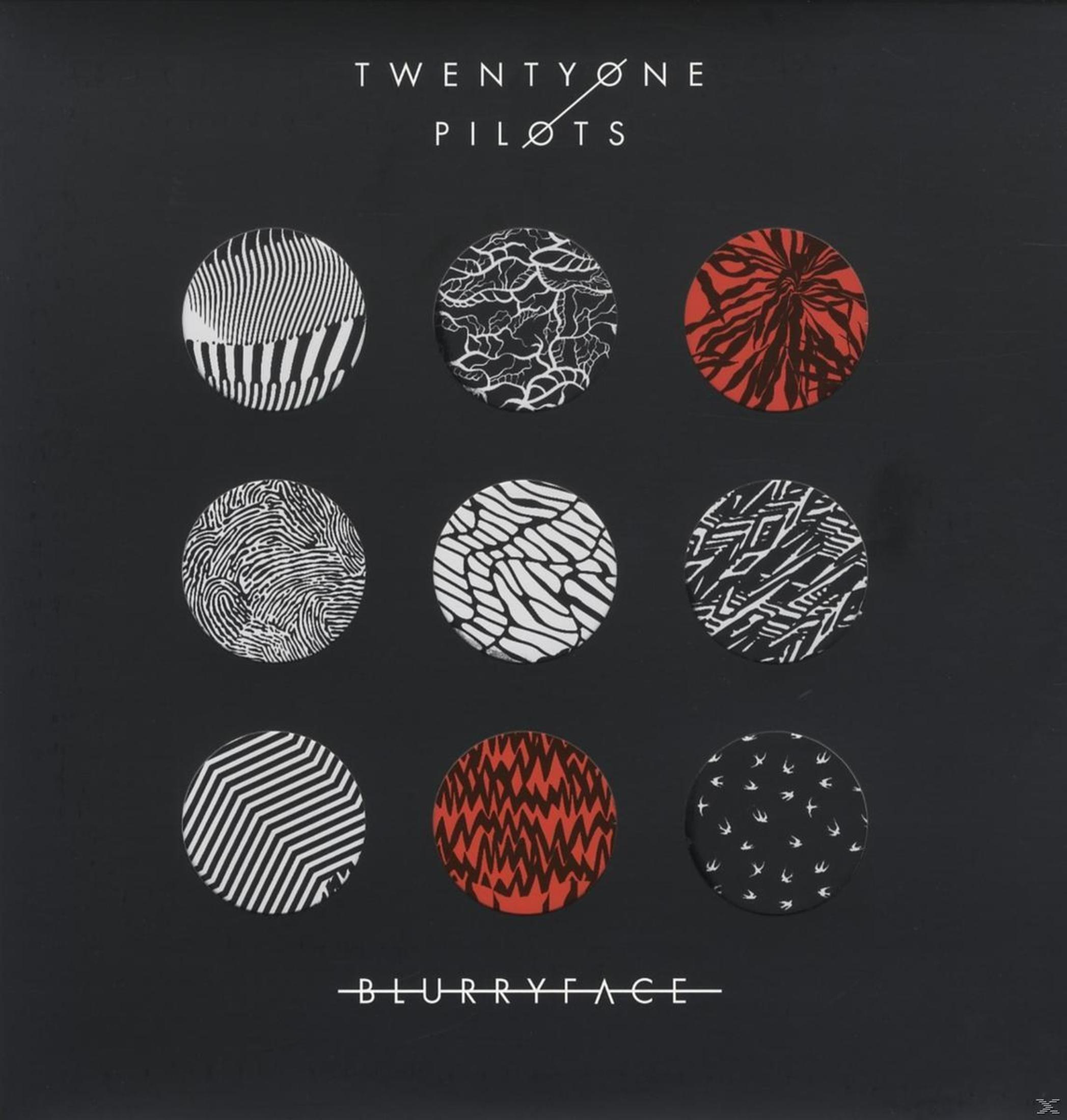 Copertina dell'album Blurryface dei Twenty One Pilots. Nove cerchi con motivi su sfondo nero.