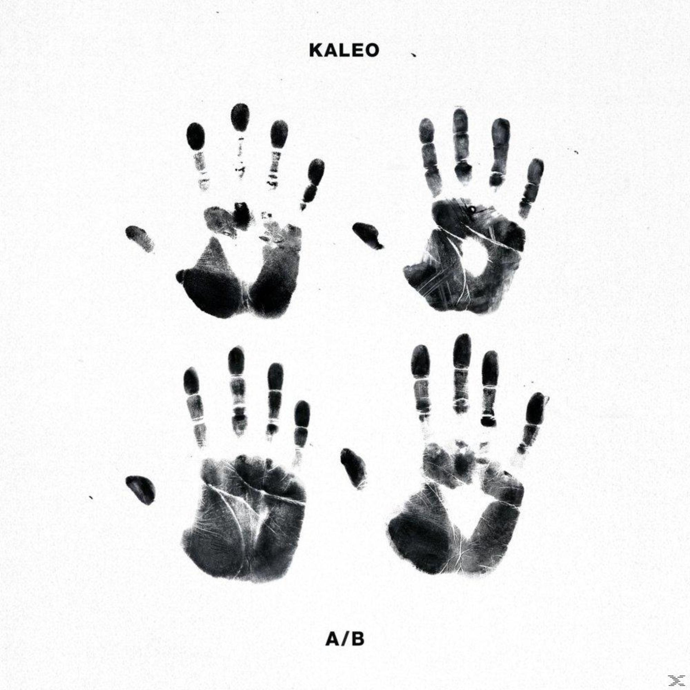 Copertina dell'album con quattro impronte di mani nere su sfondo bianco. Il nome della band, KALEO, in alto, e A/B in basso.